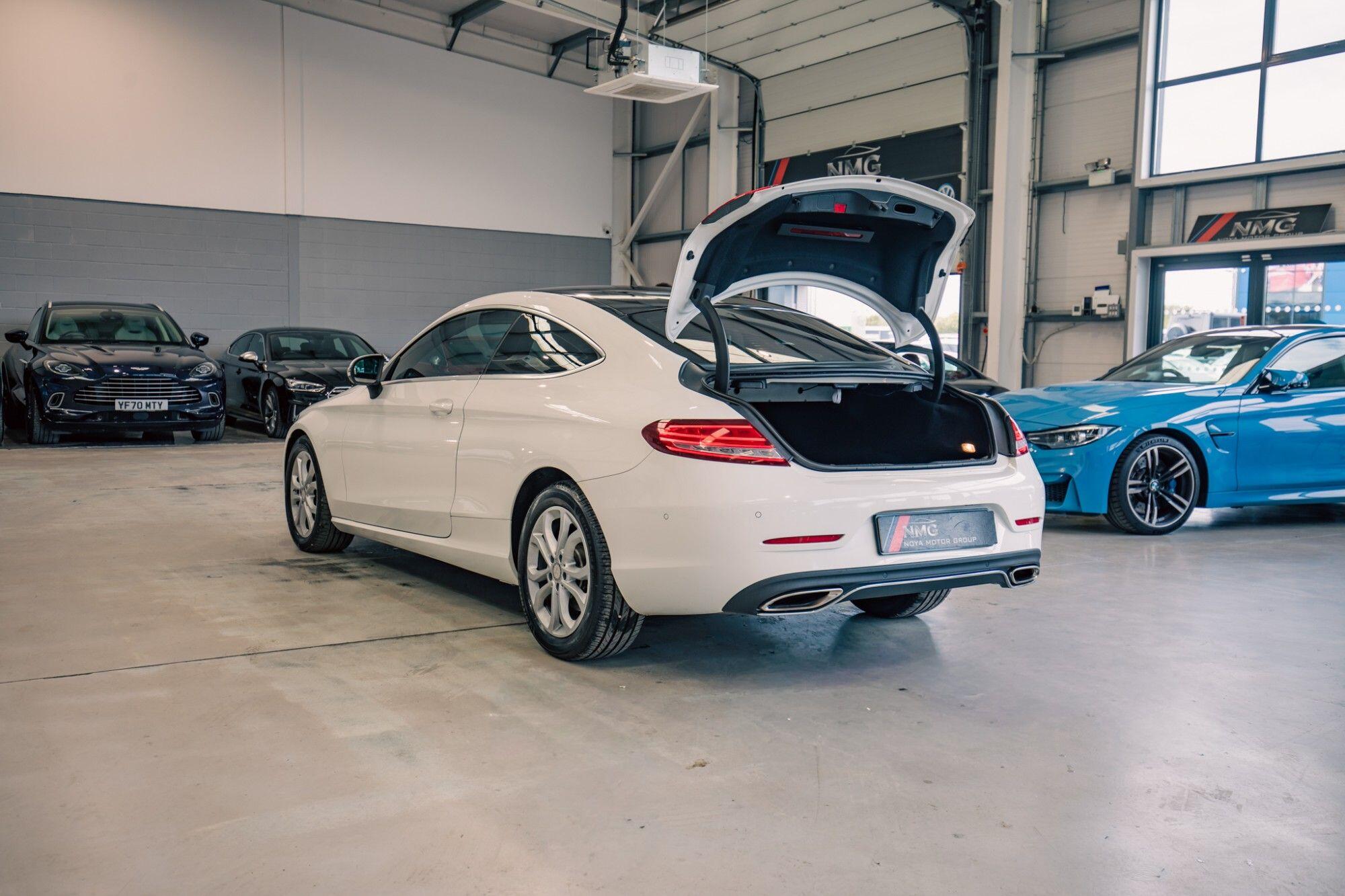 Mercedes-Benz C-Class view 27
