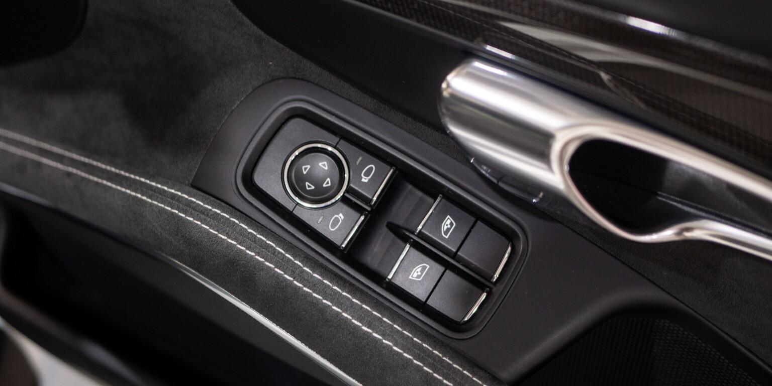 Porsche 911 view 24