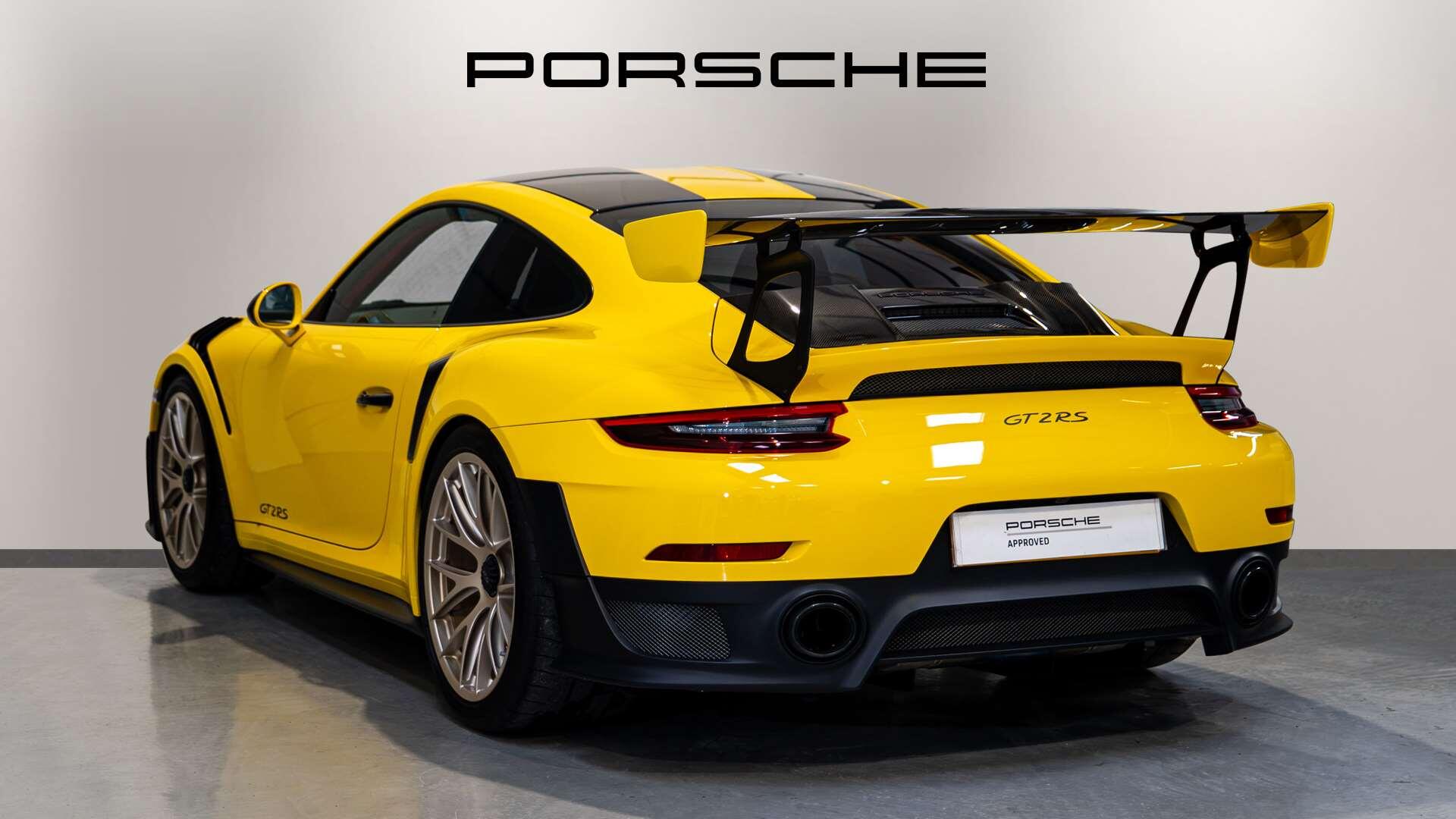 Porsche 911 view 4