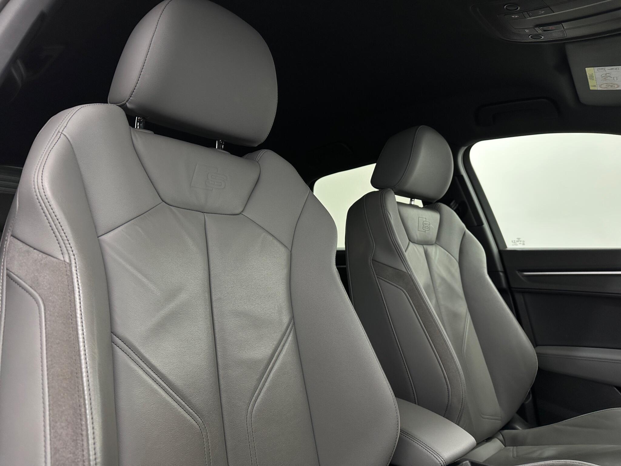 Audi Q3 view 32