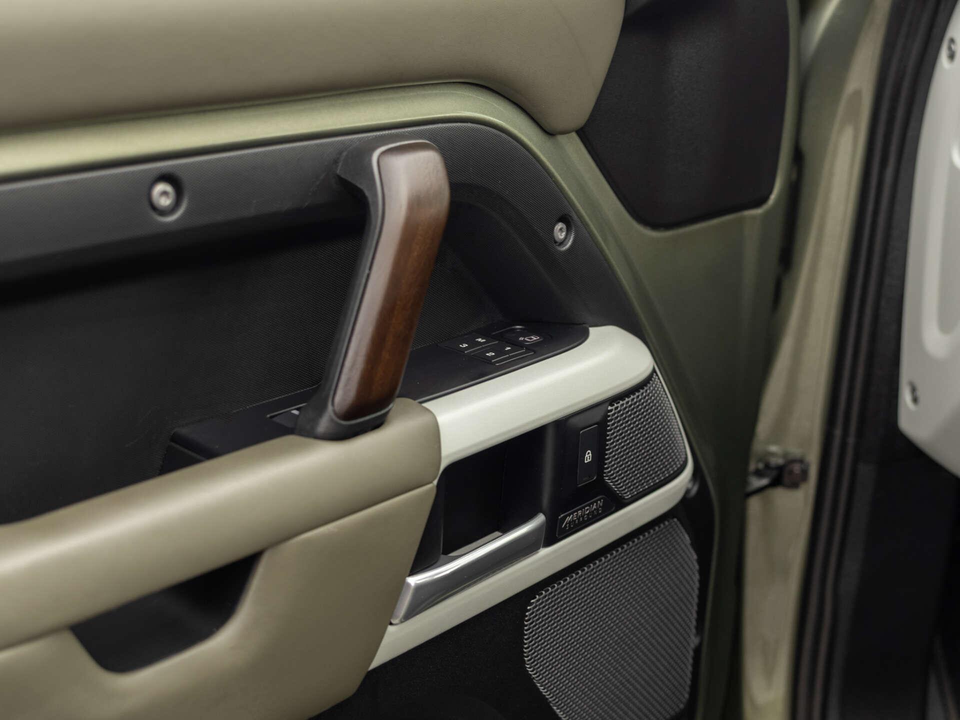 Land Rover Defender view 21