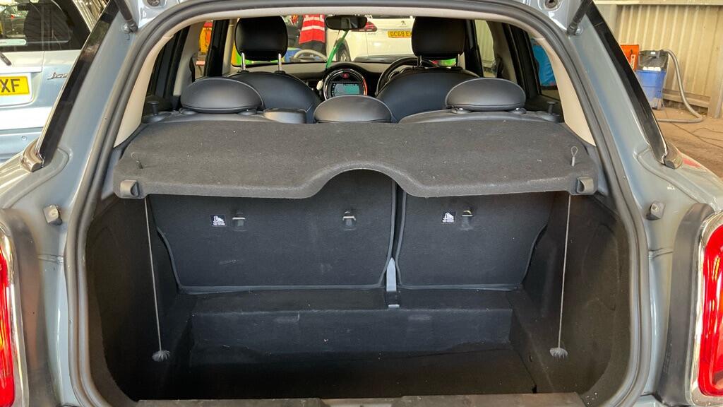 Mini Hatch view 9