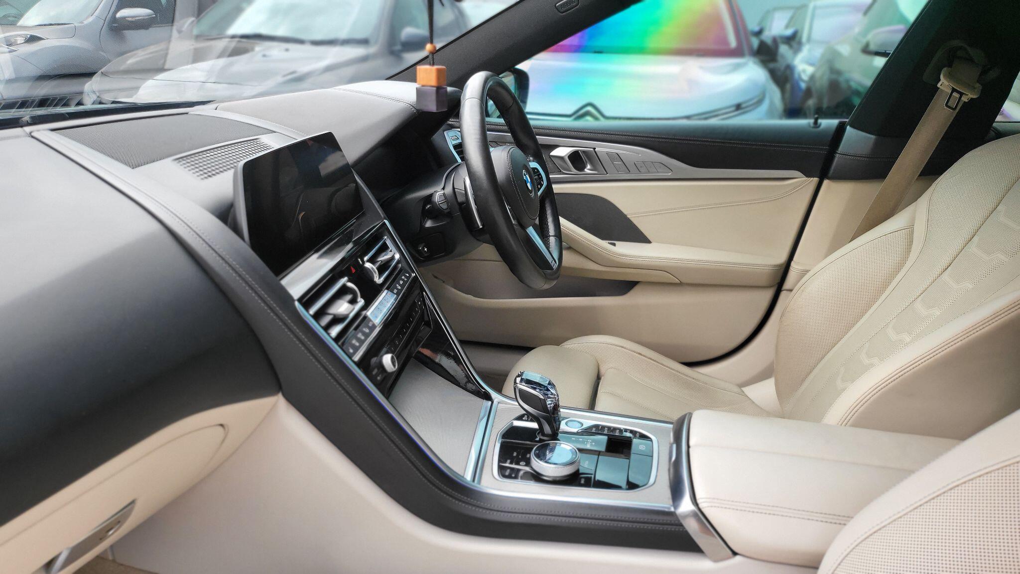BMW 8 Series view 37