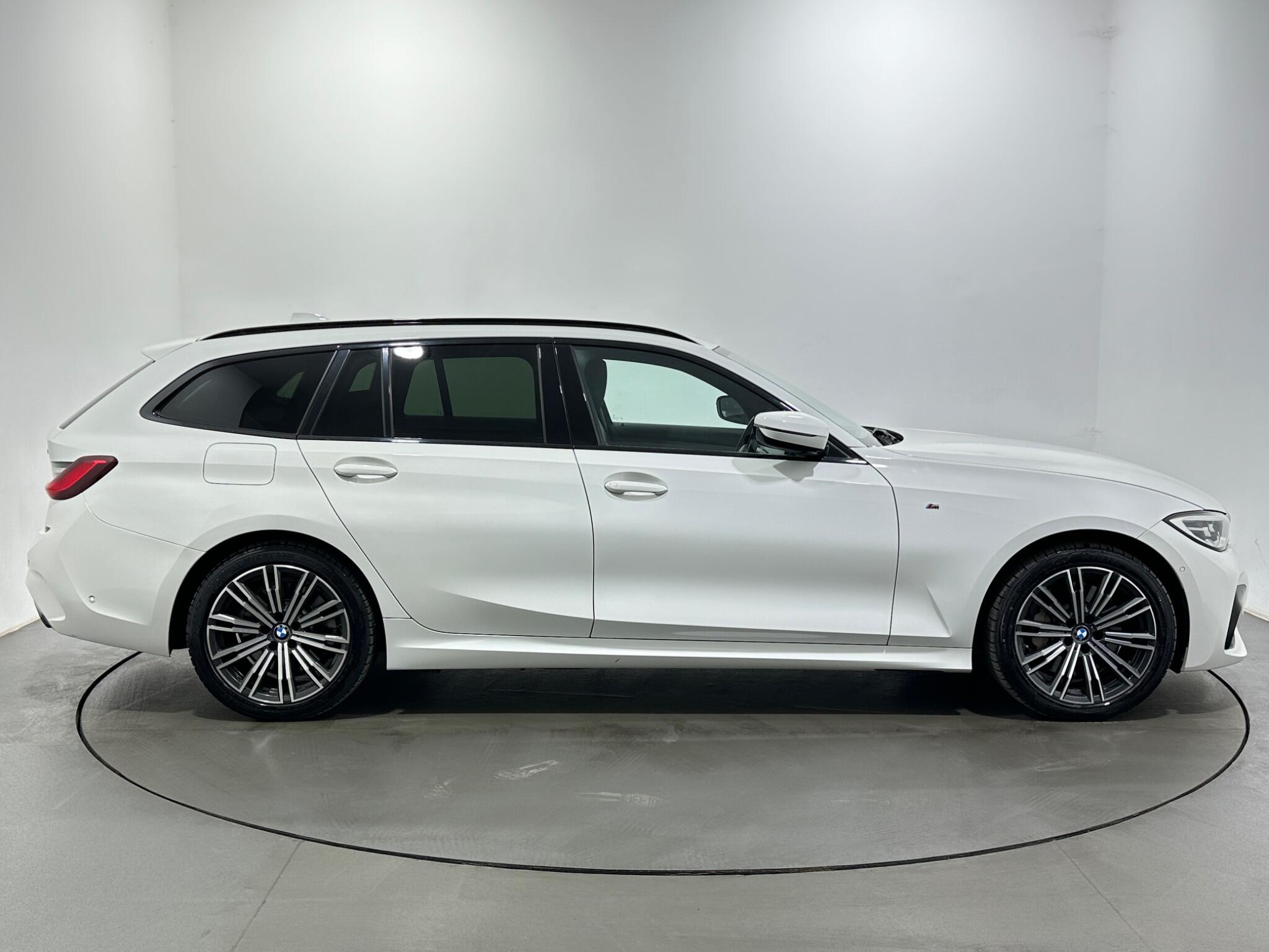 BMW 3 Series view 9