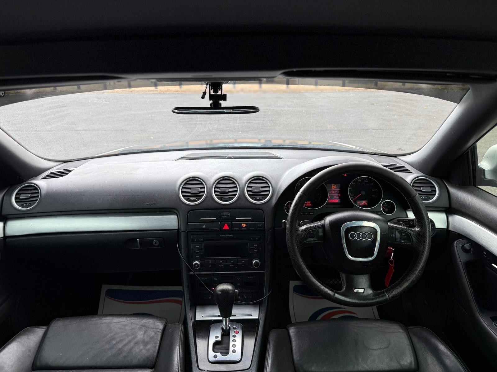 Audi A4 view 24
