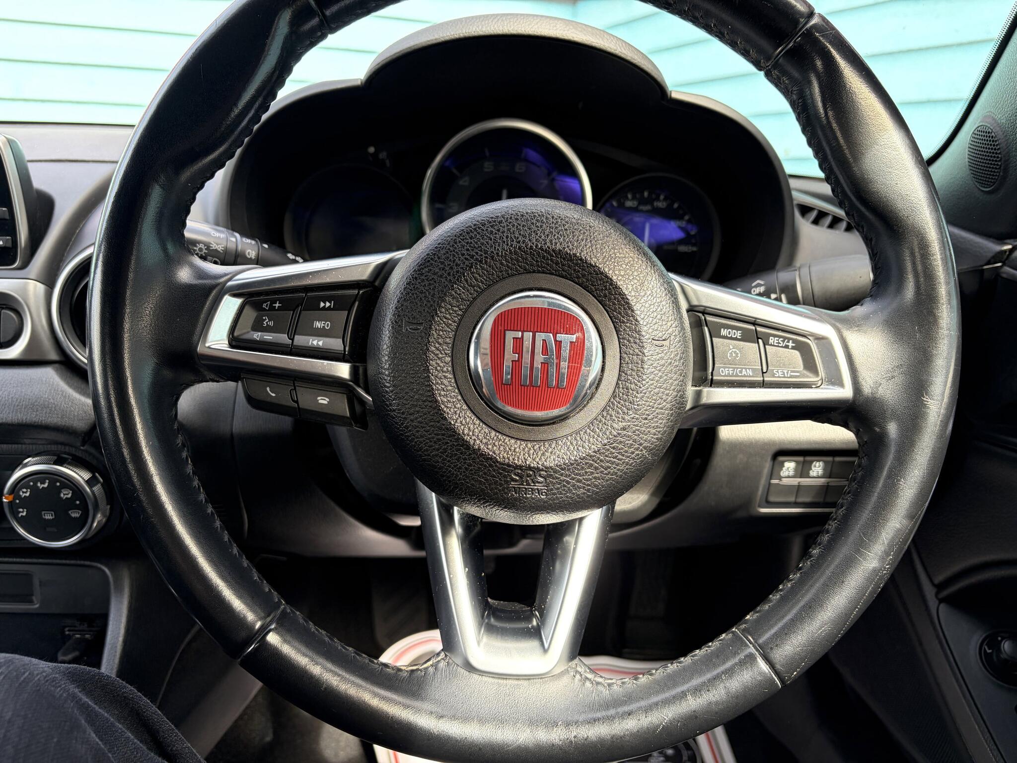 Fiat 124 Spider view 12