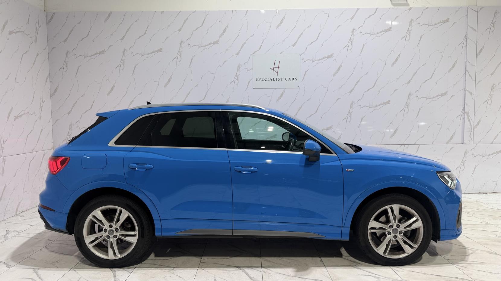 Audi Q3 view 4
