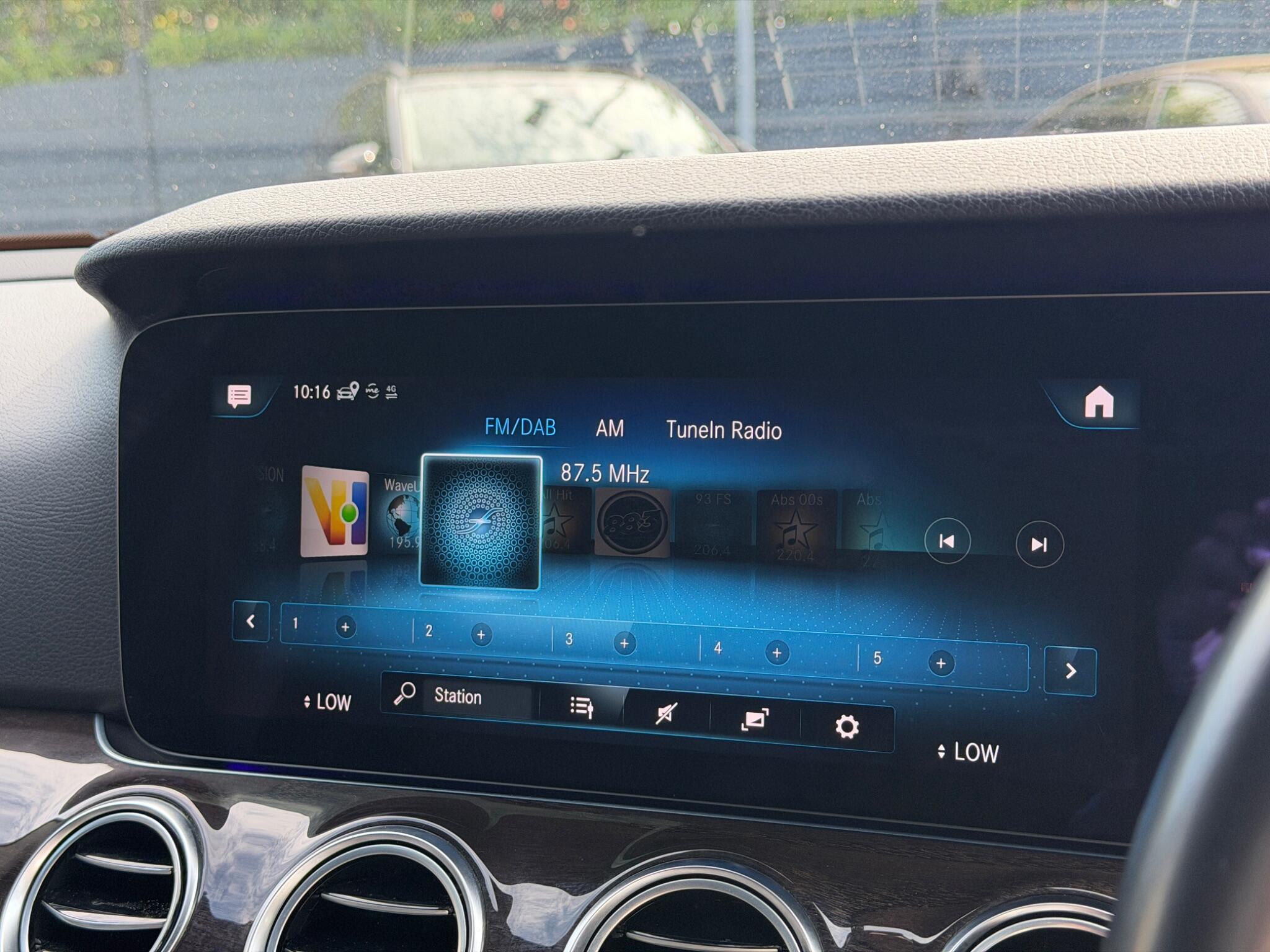 Mercedes-Benz E-Class view 30