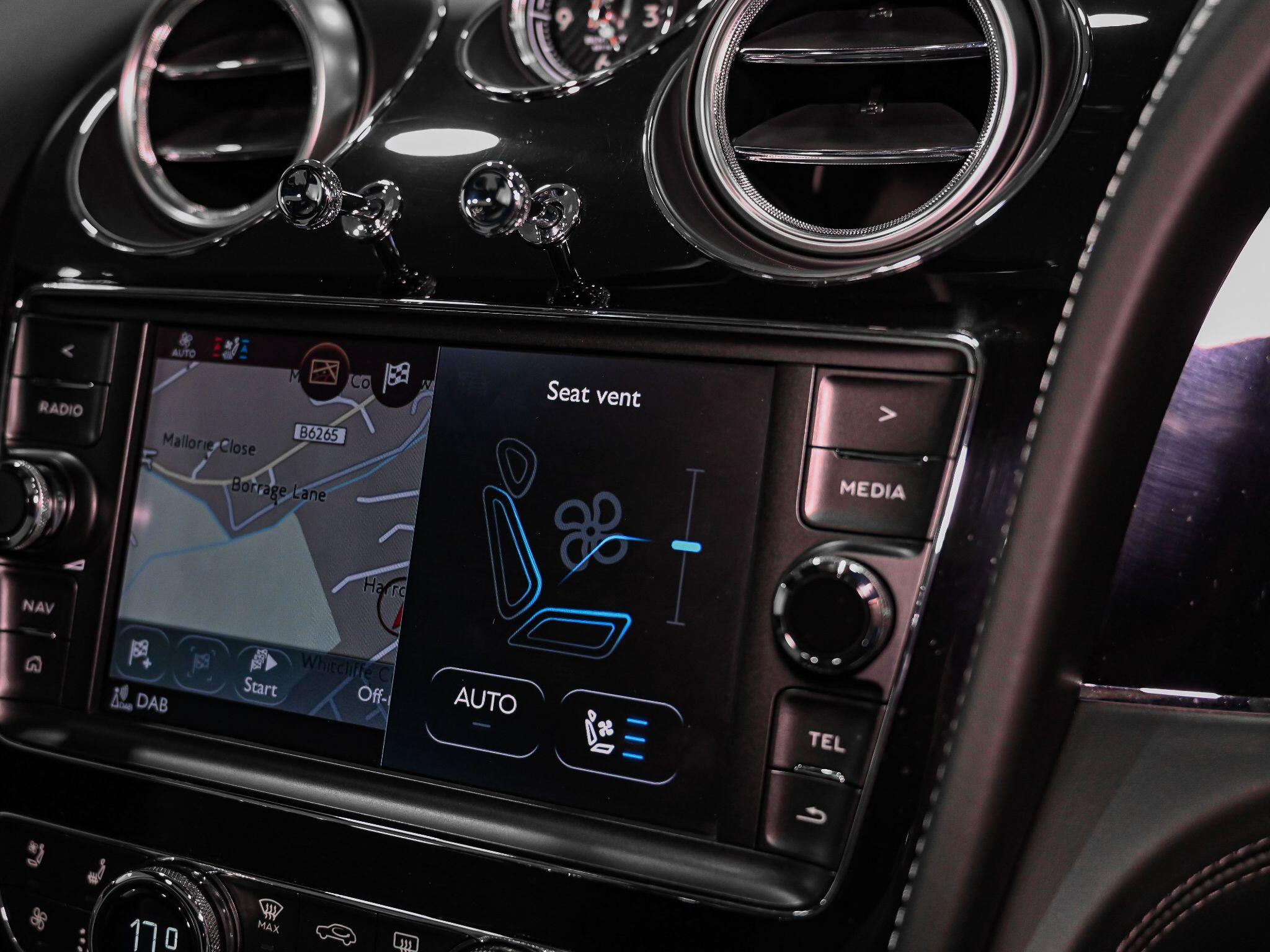 Bentley Bentayga view 26