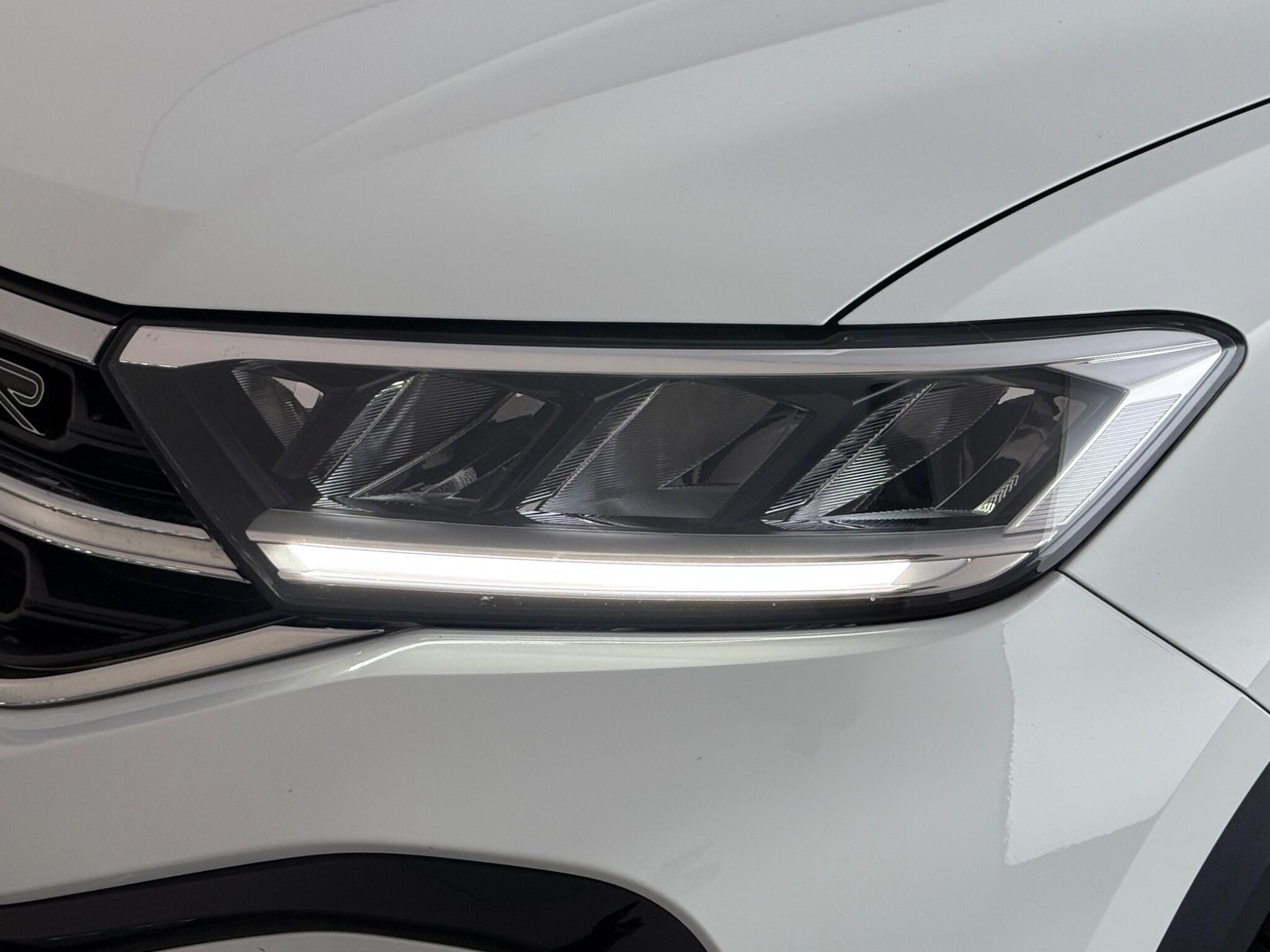 Volkswagen T-Roc view 12