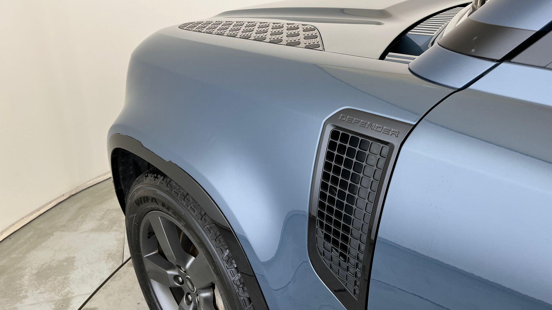 Land Rover Defender view 20