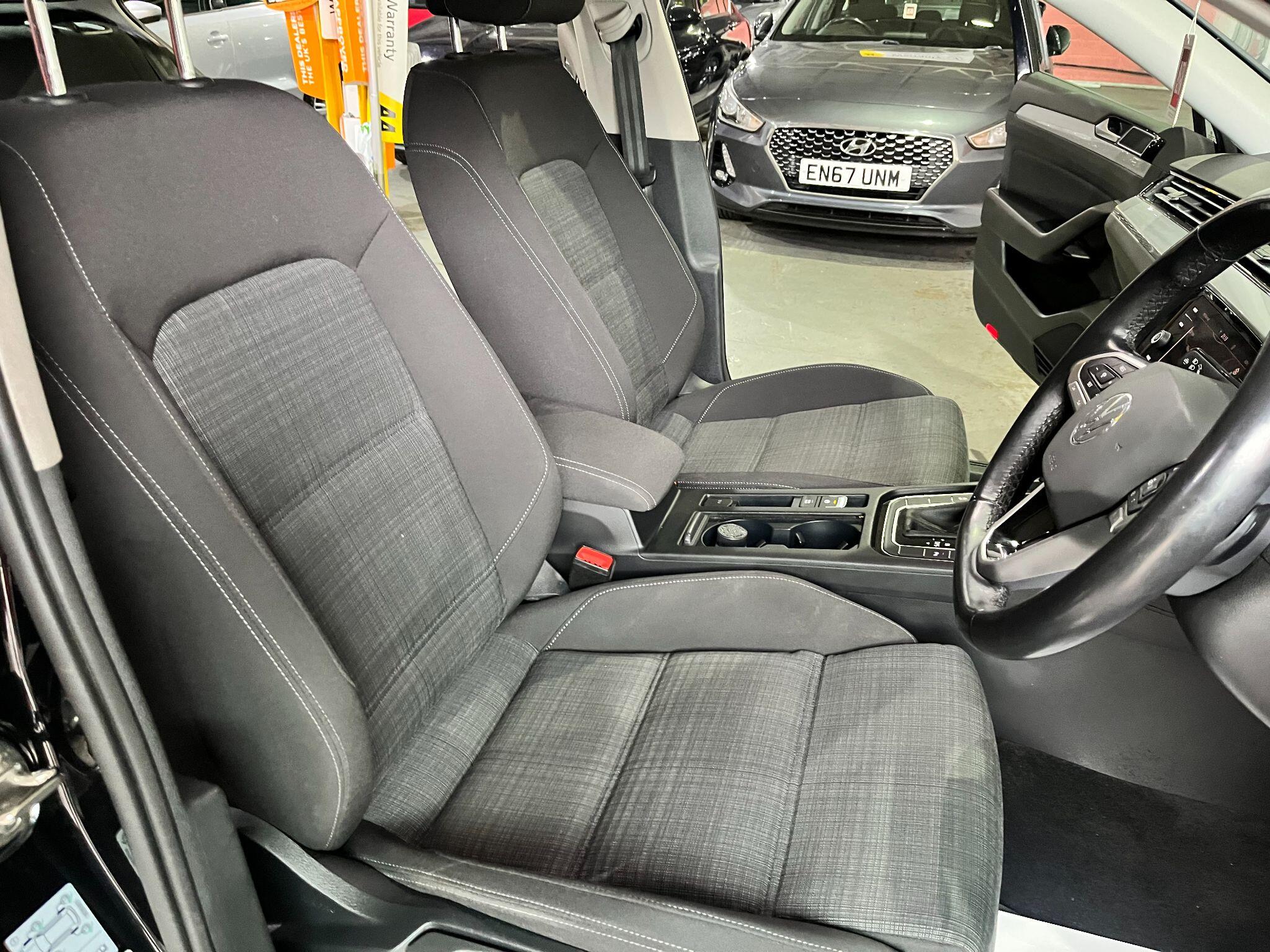 Volkswagen Passat view 46