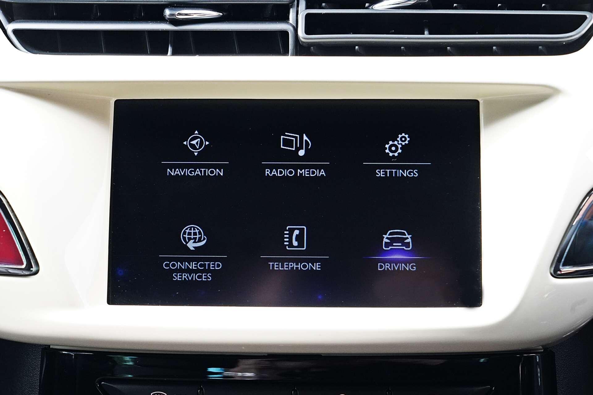 DS Automobiles DS 3 view 25