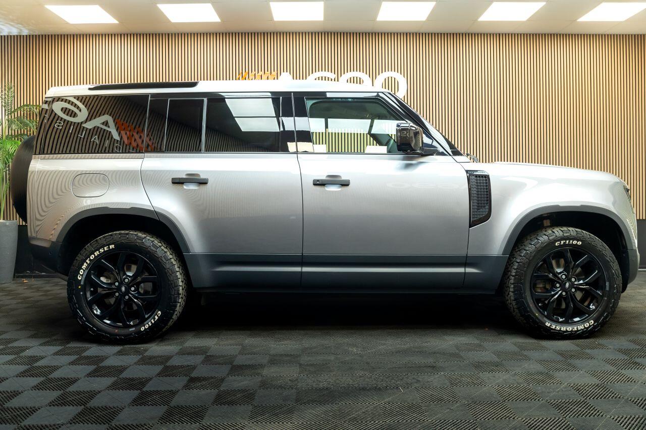 Land Rover Defender 110 view 8