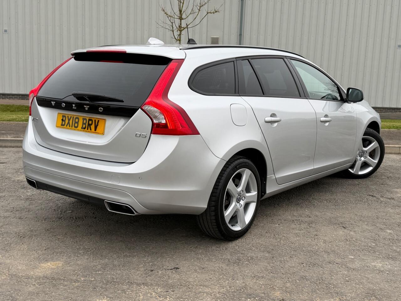 Volvo V60 view 8