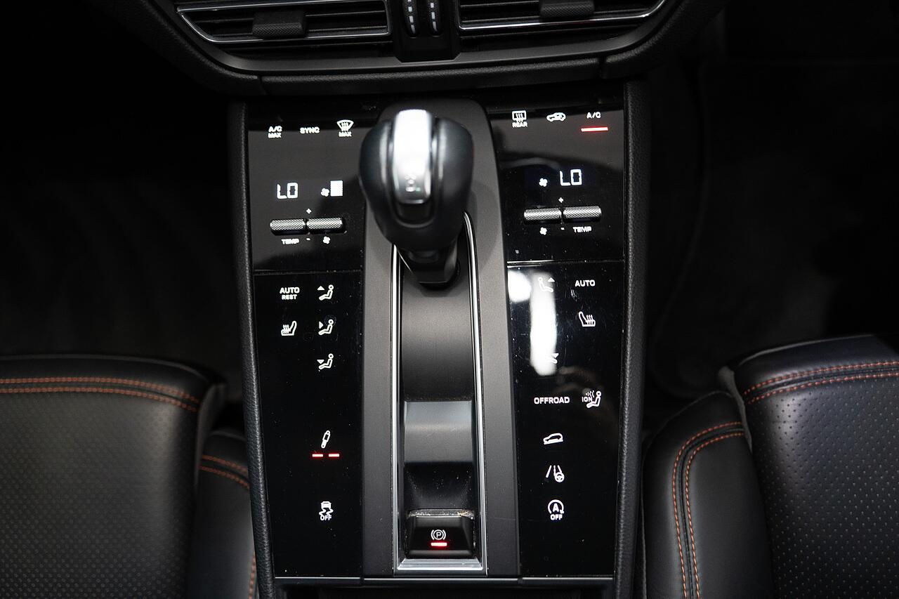 Porsche Macan view 18