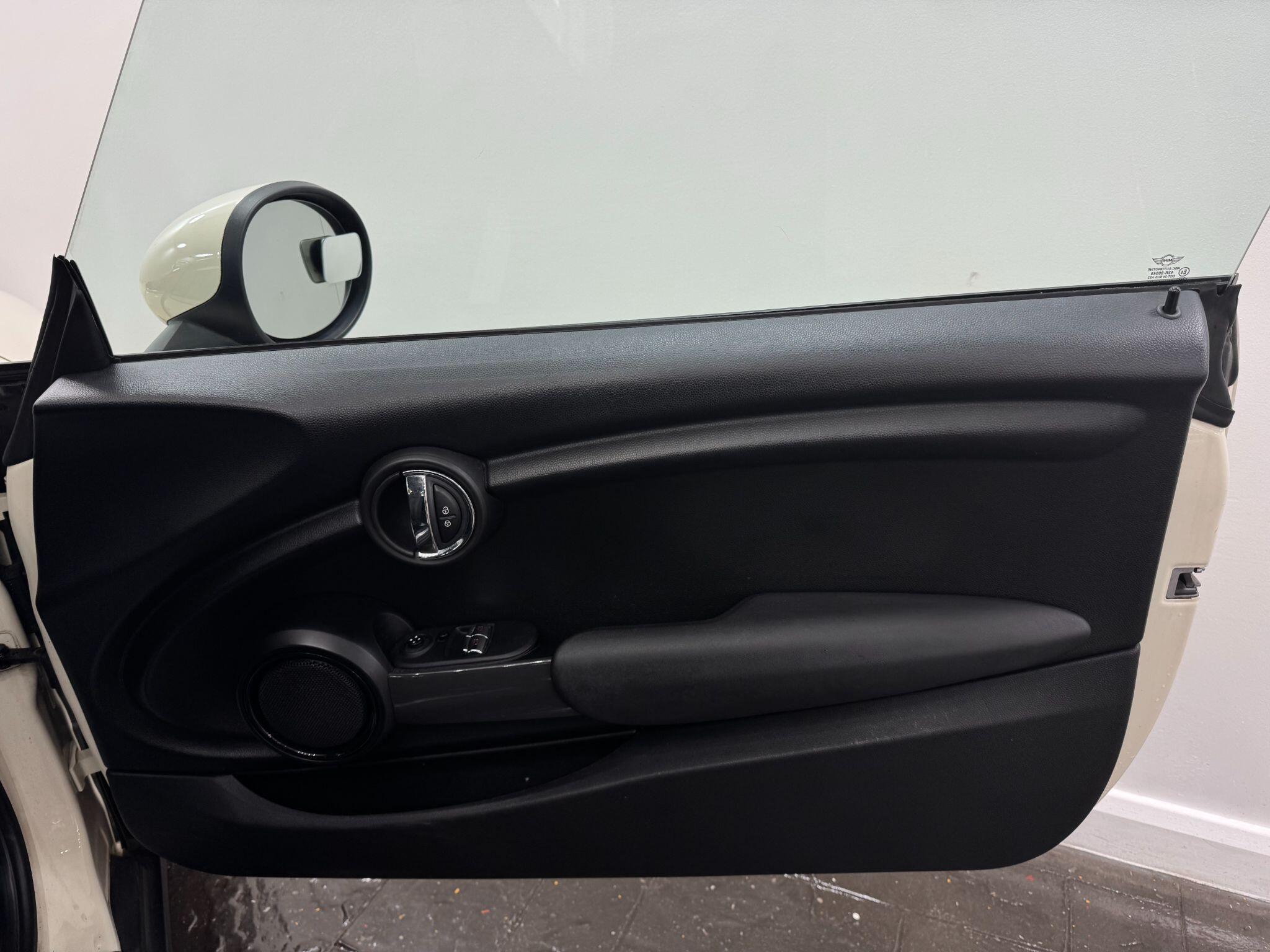 Mini Hatch view 26