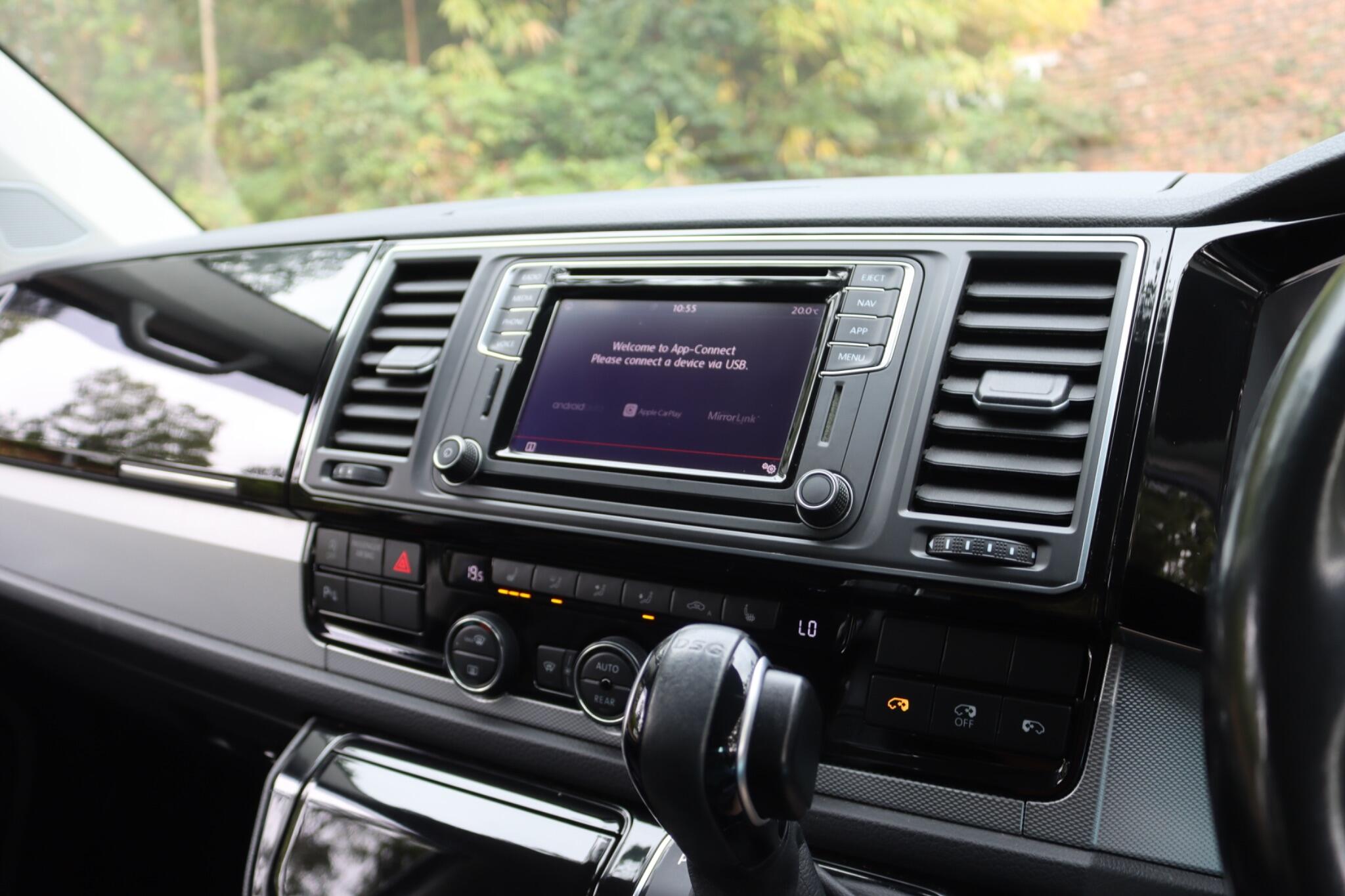 Volkswagen Caravelle view 36
