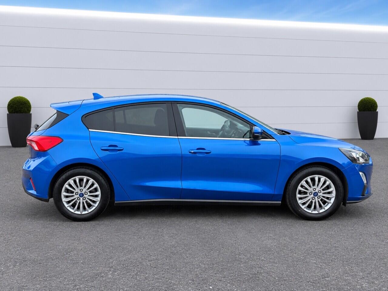 Ford Focus view 9