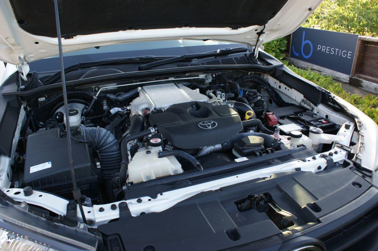 Toyota Hilux view 15