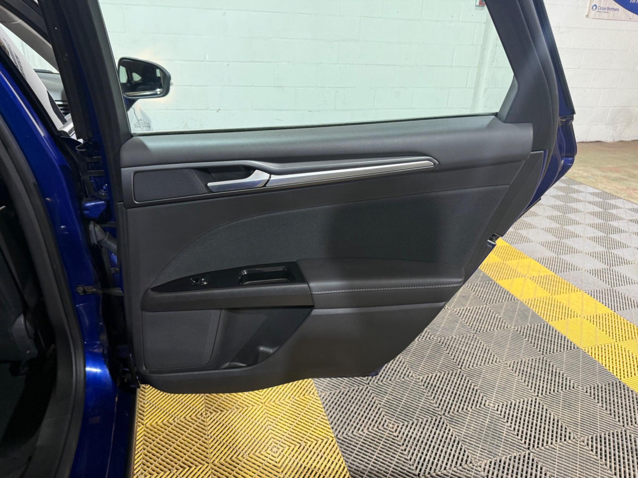 Ford Mondeo view 40