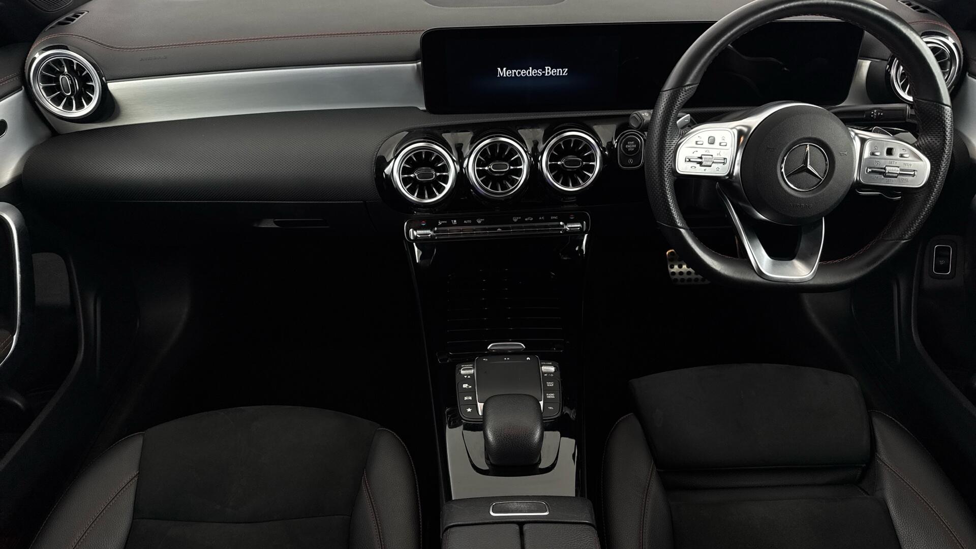 Mercedes-Benz Cla view 11