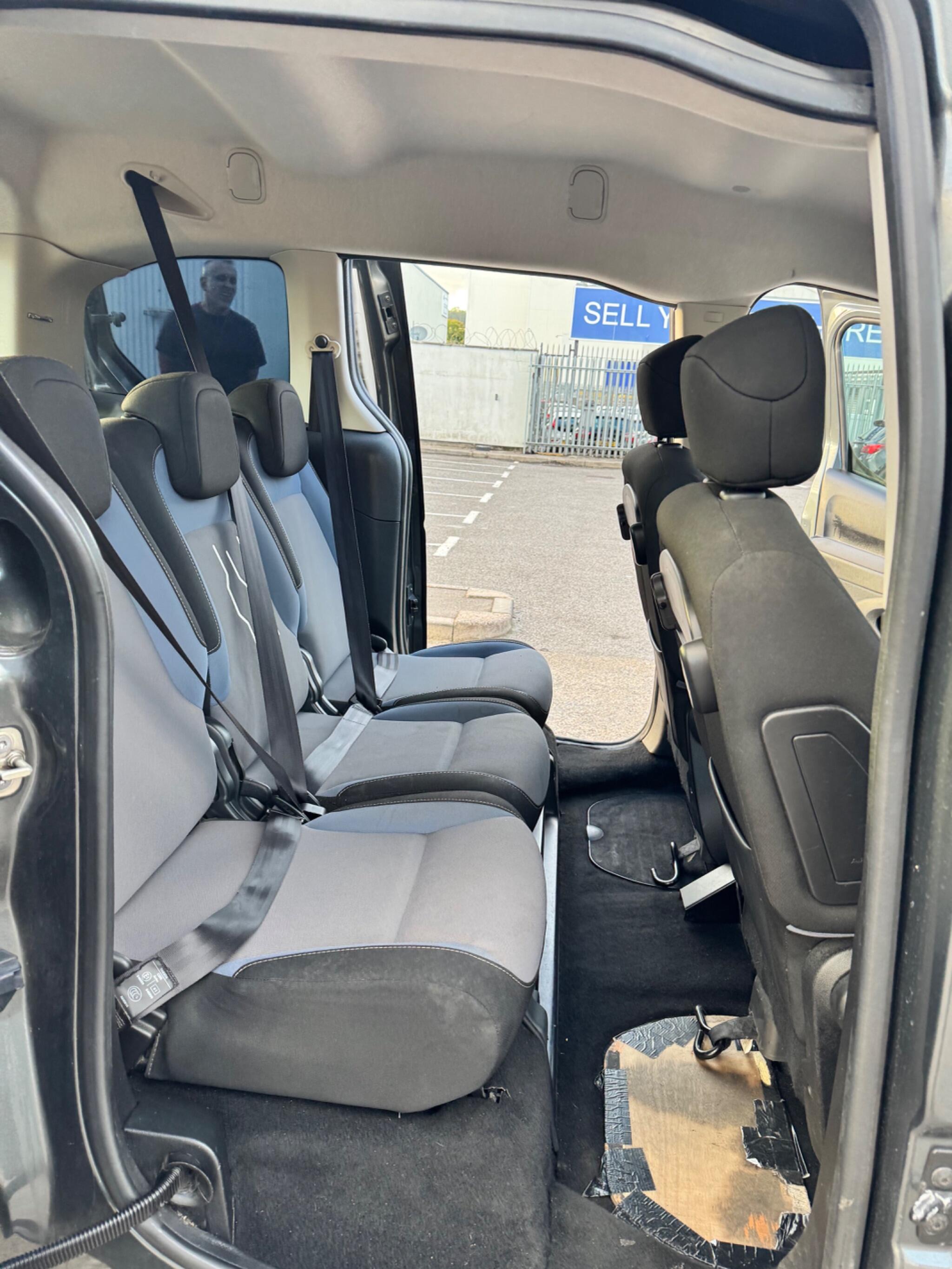 Peugeot Partner Tepee view 43