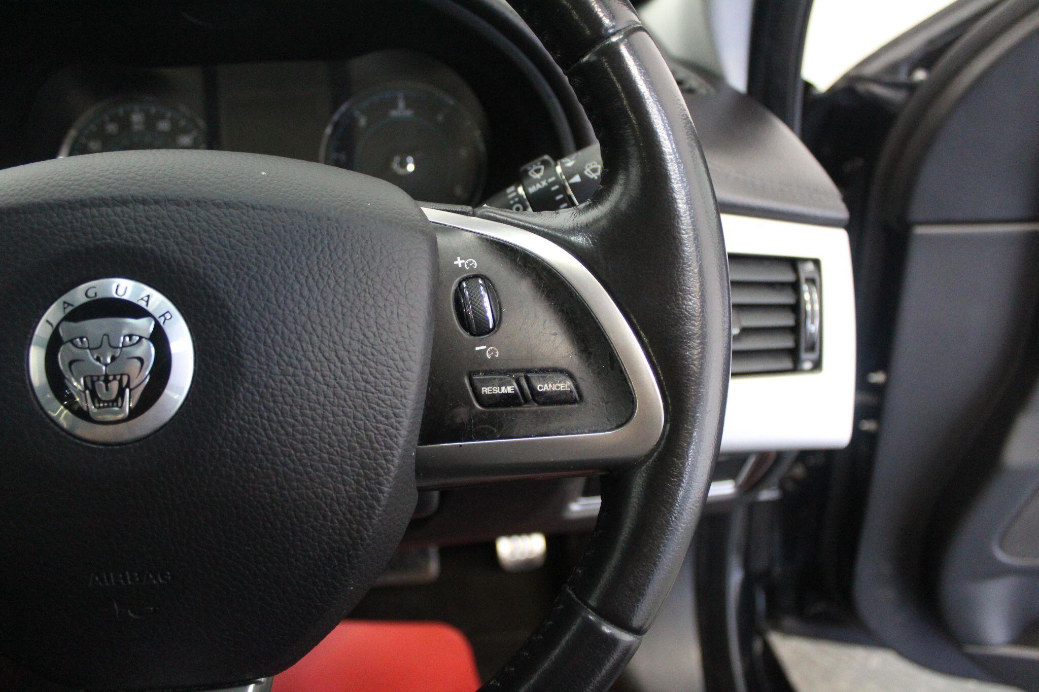 Jaguar XF view 45