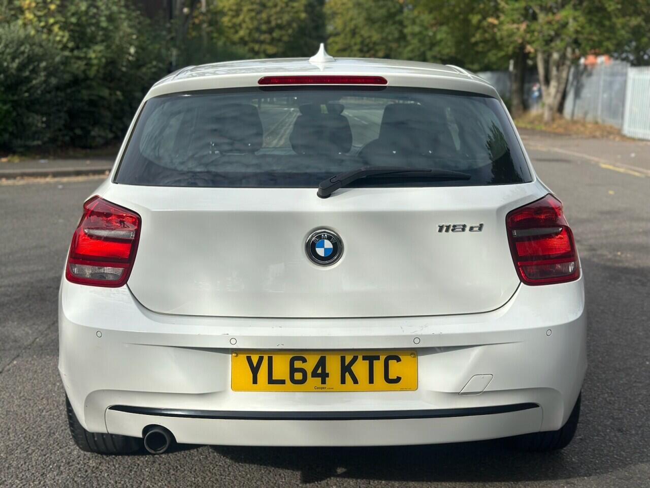 BMW 1 Series view 4