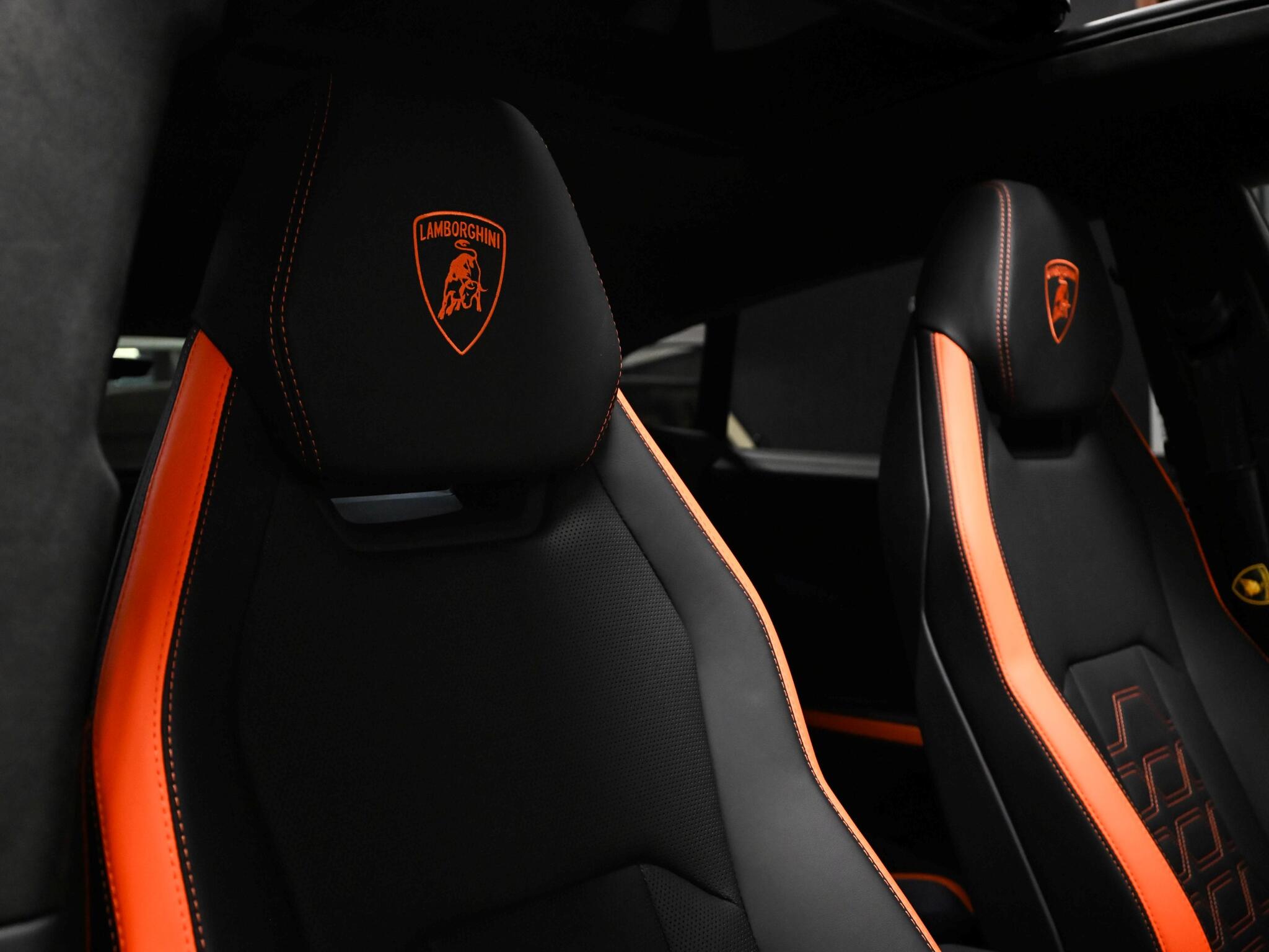 Lamborghini Urus view 44