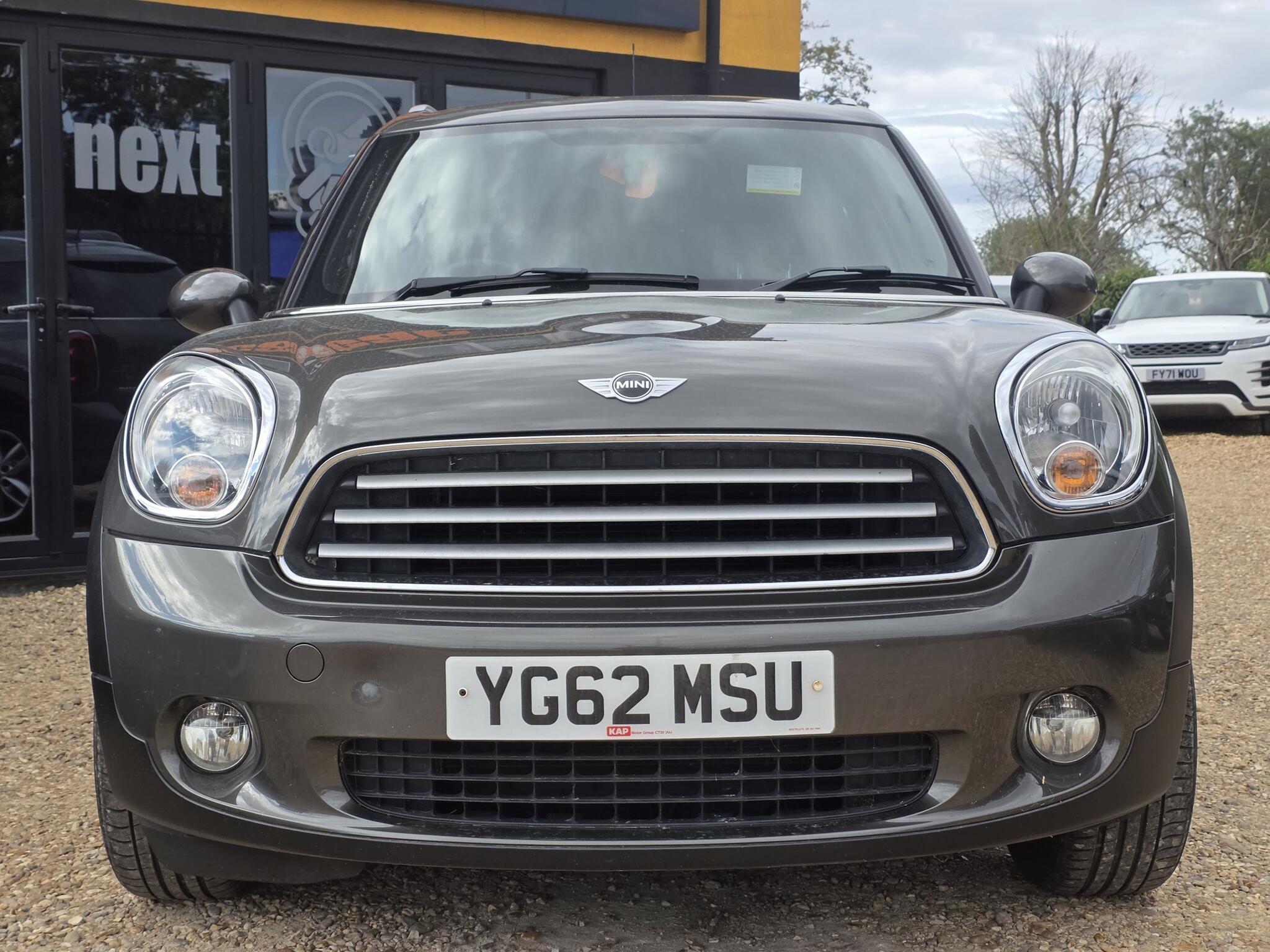 Mini Countryman view 2