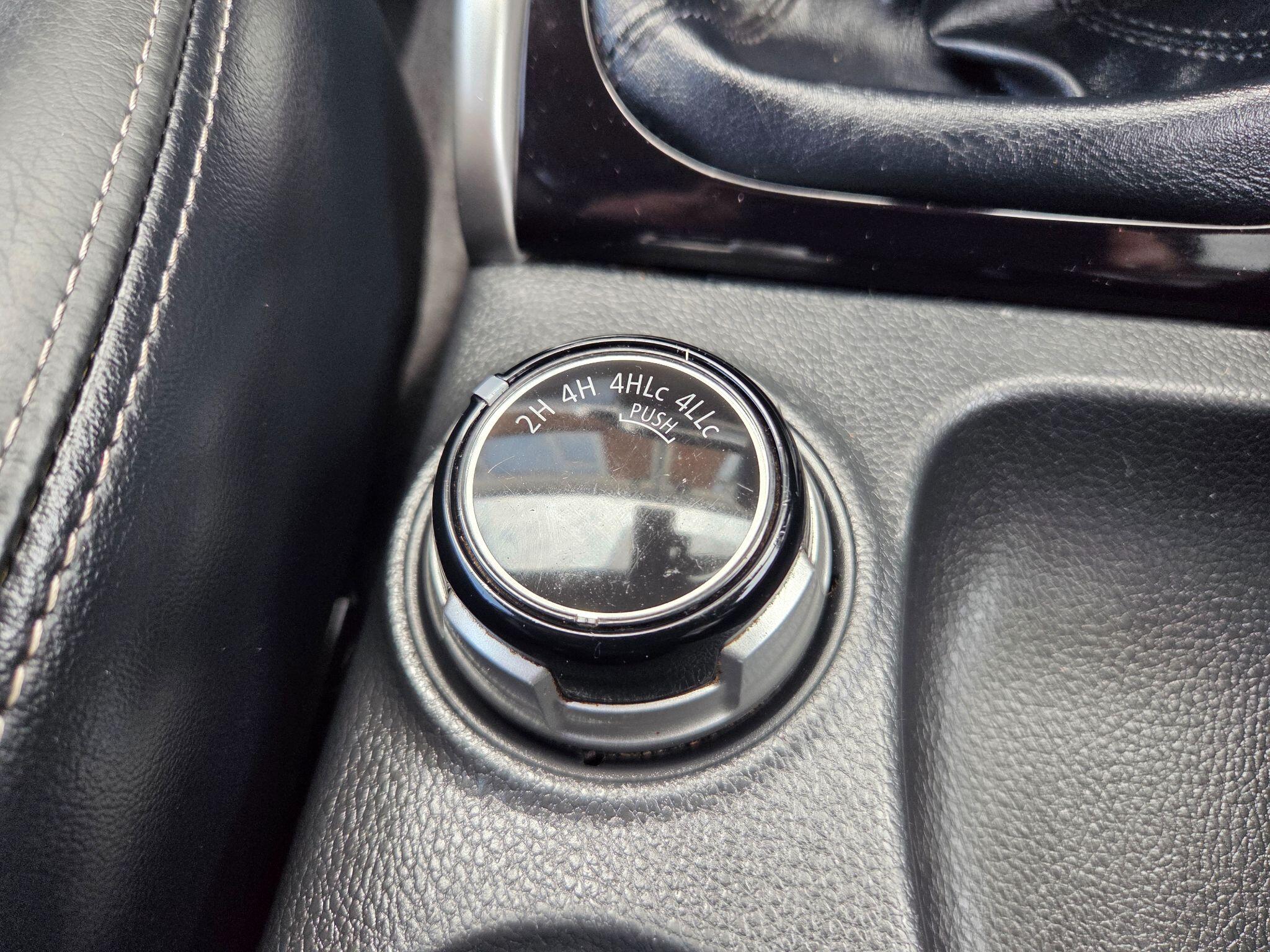 Mitsubishi L200 view 15