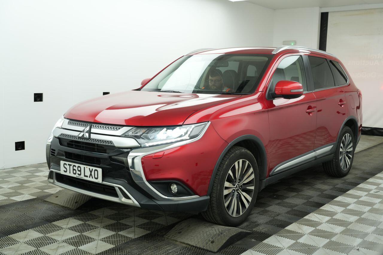 Mitsubishi Outlander view 2