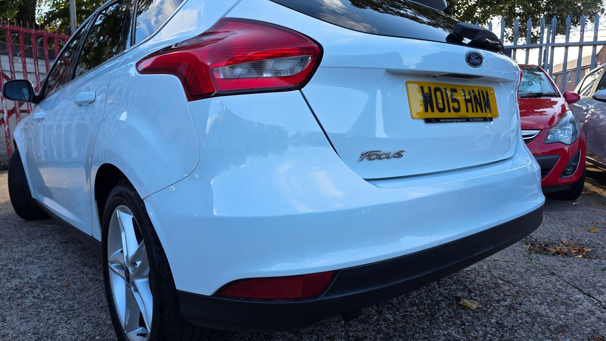Ford Focus view 12