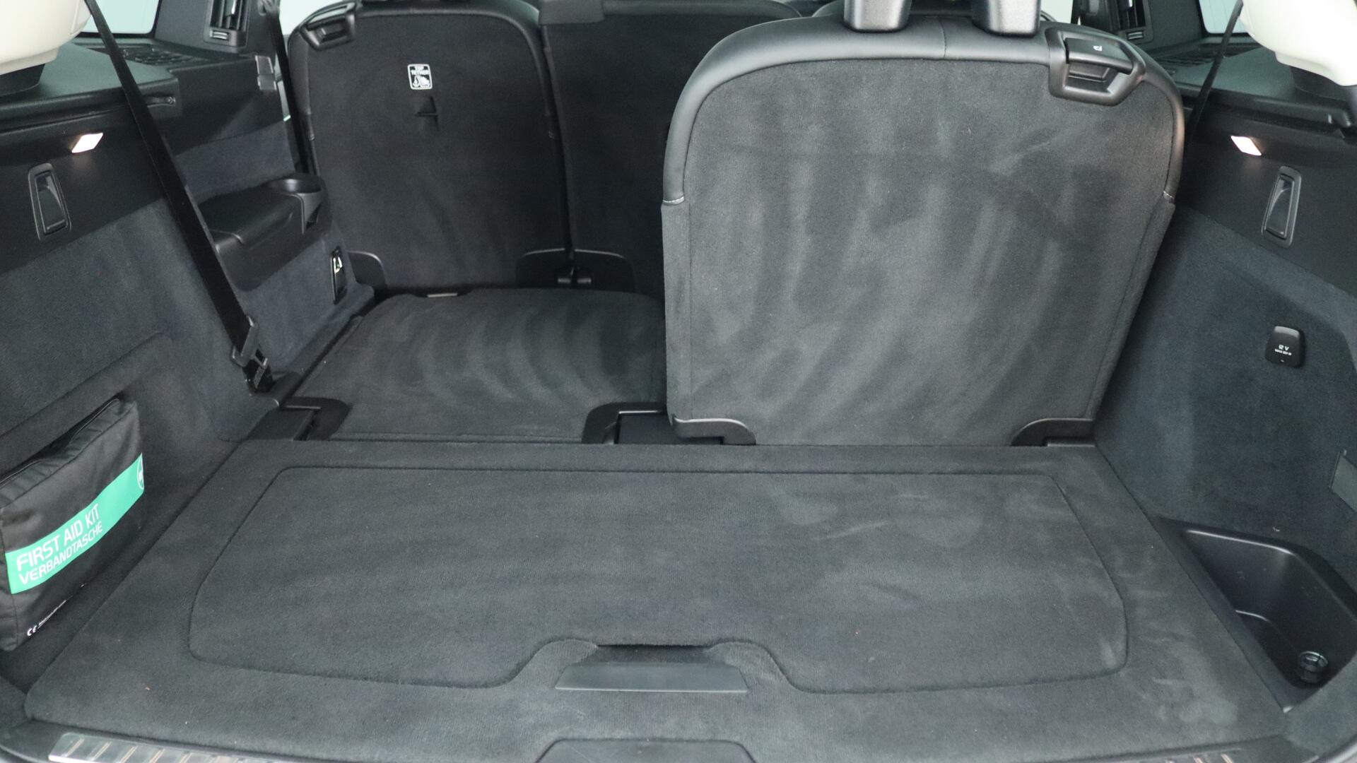 Volvo XC90 view 48