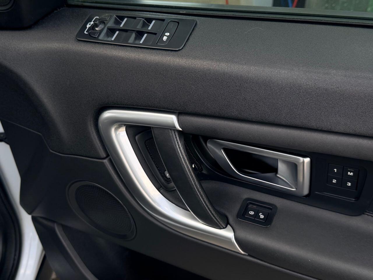 Land Rover Discovery Sport view 31