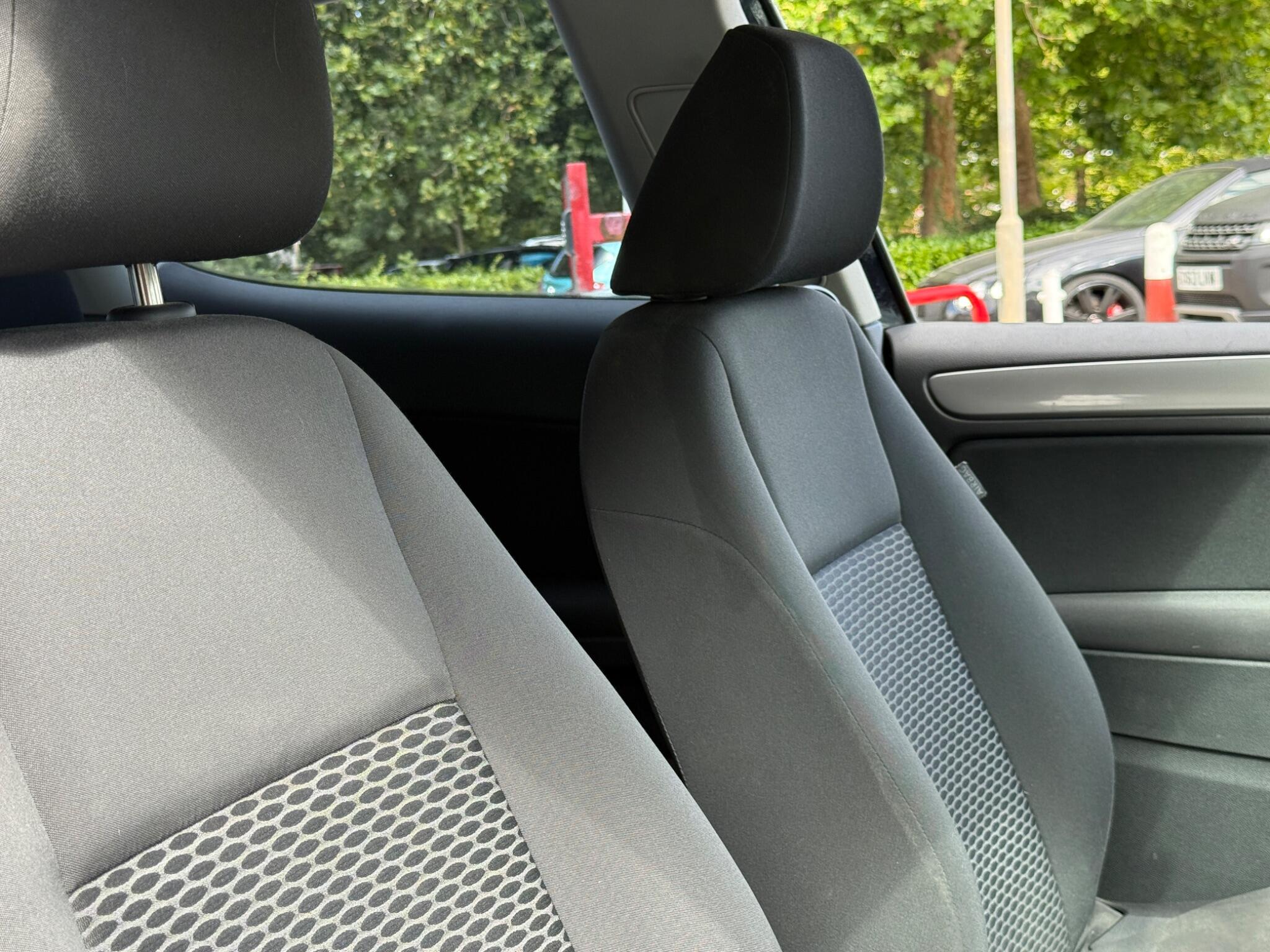 Volkswagen Golf - Image 22