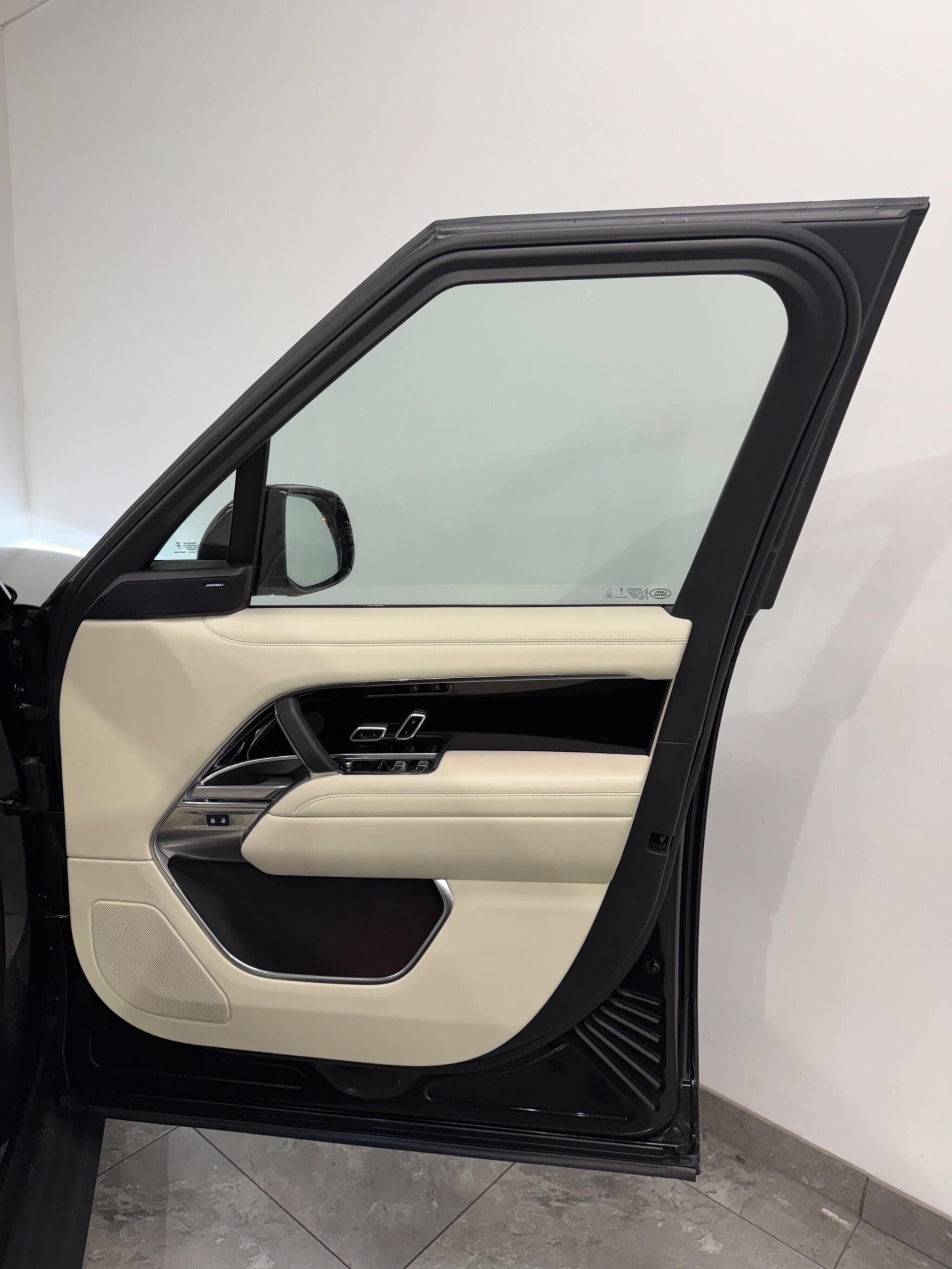 Land Rover Range Rover view 12