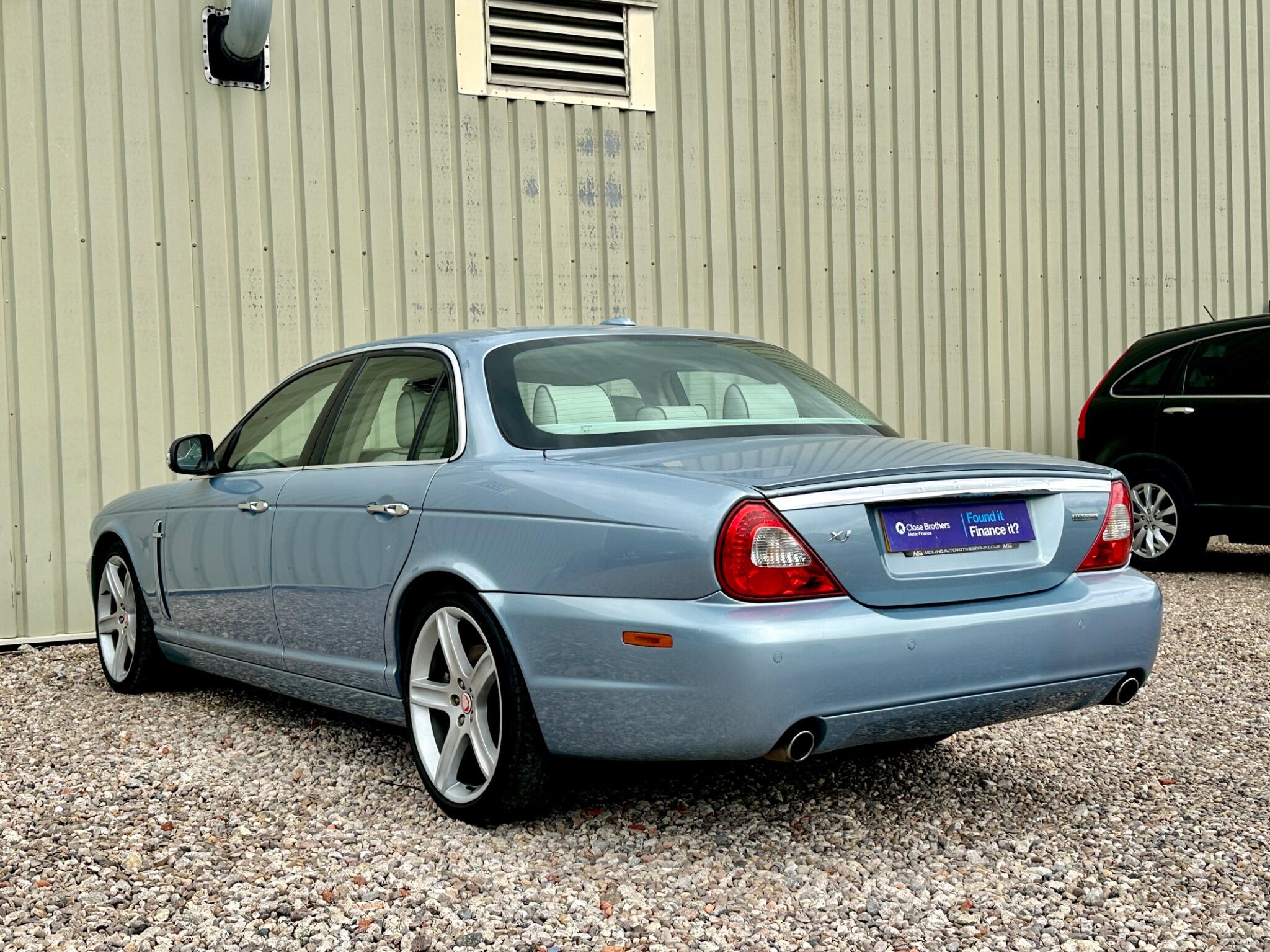 Jaguar XJ view 5