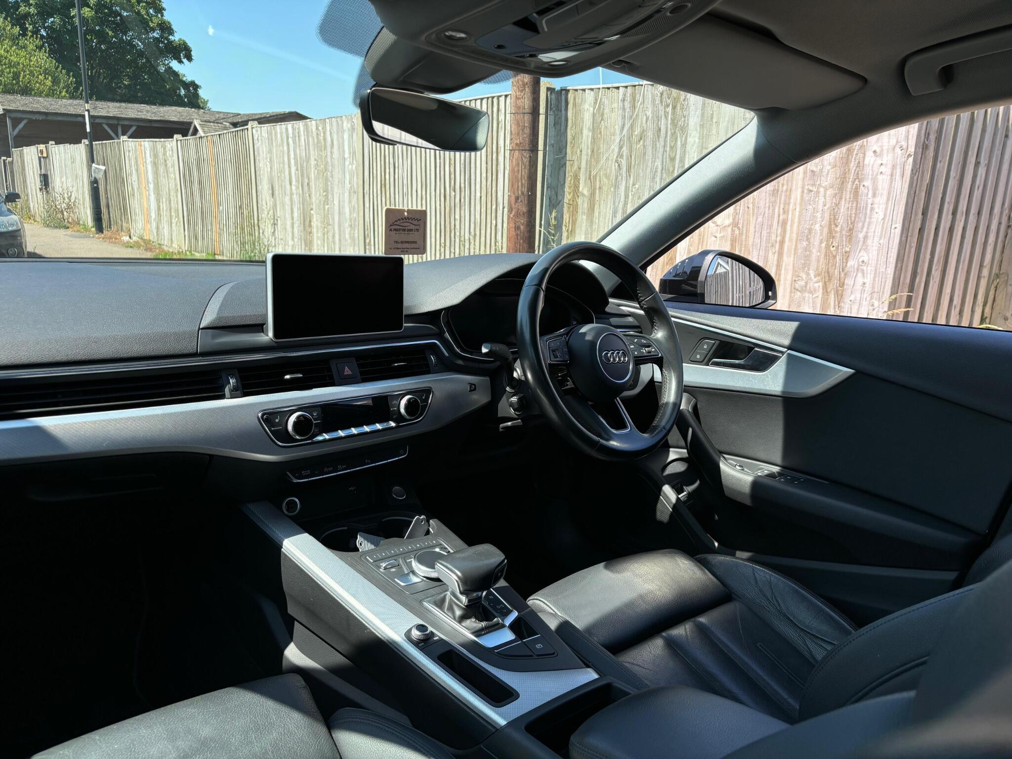 Audi A4 Avant view 8