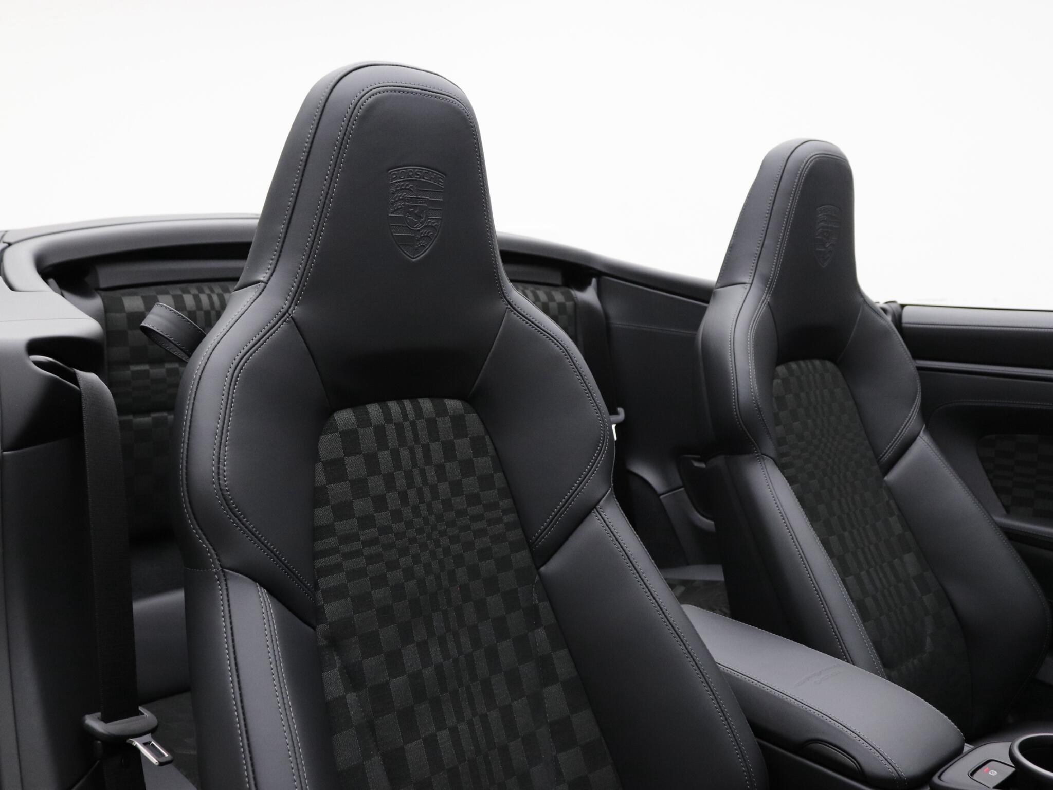 Porsche 911 view 31