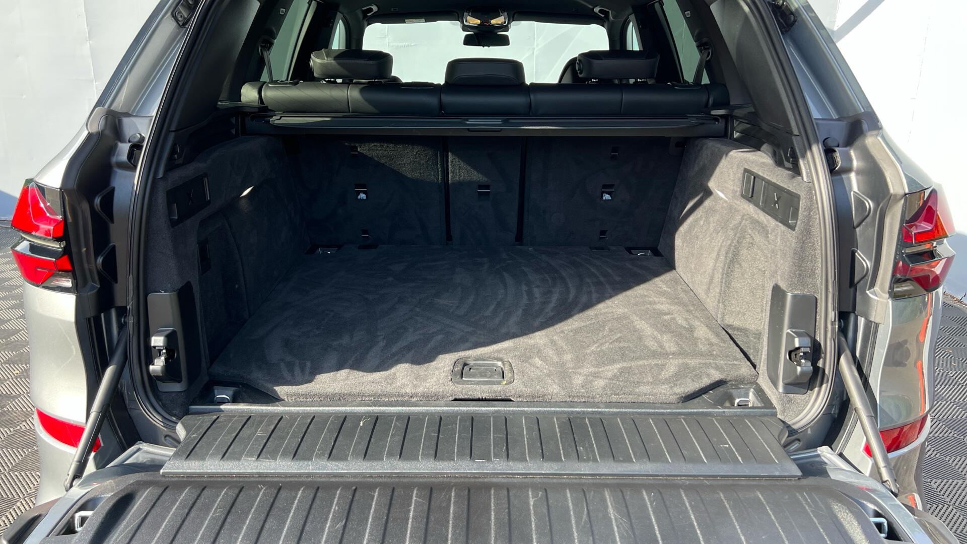 BMW X5 view 13
