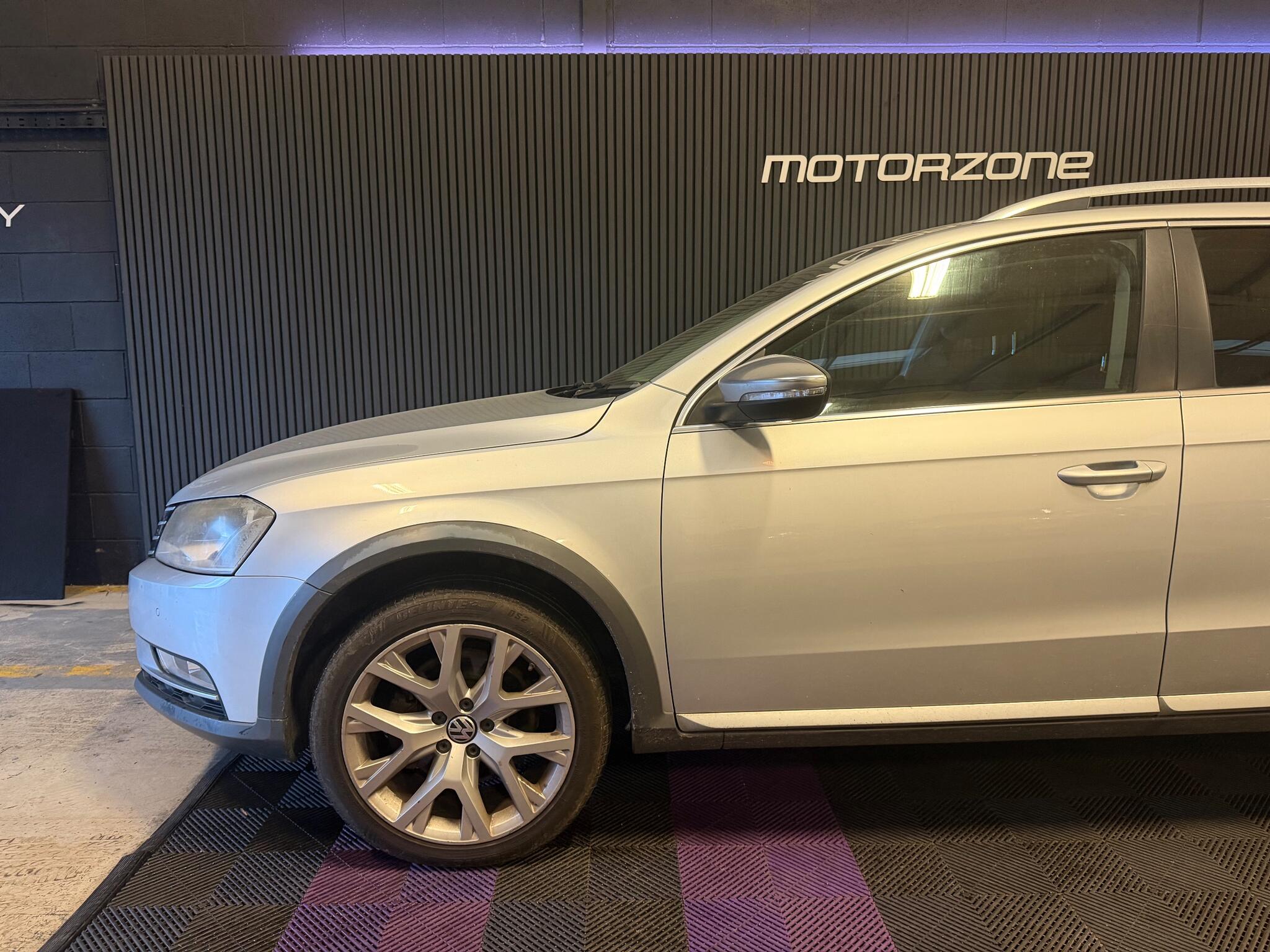 Volkswagen Passat view 6