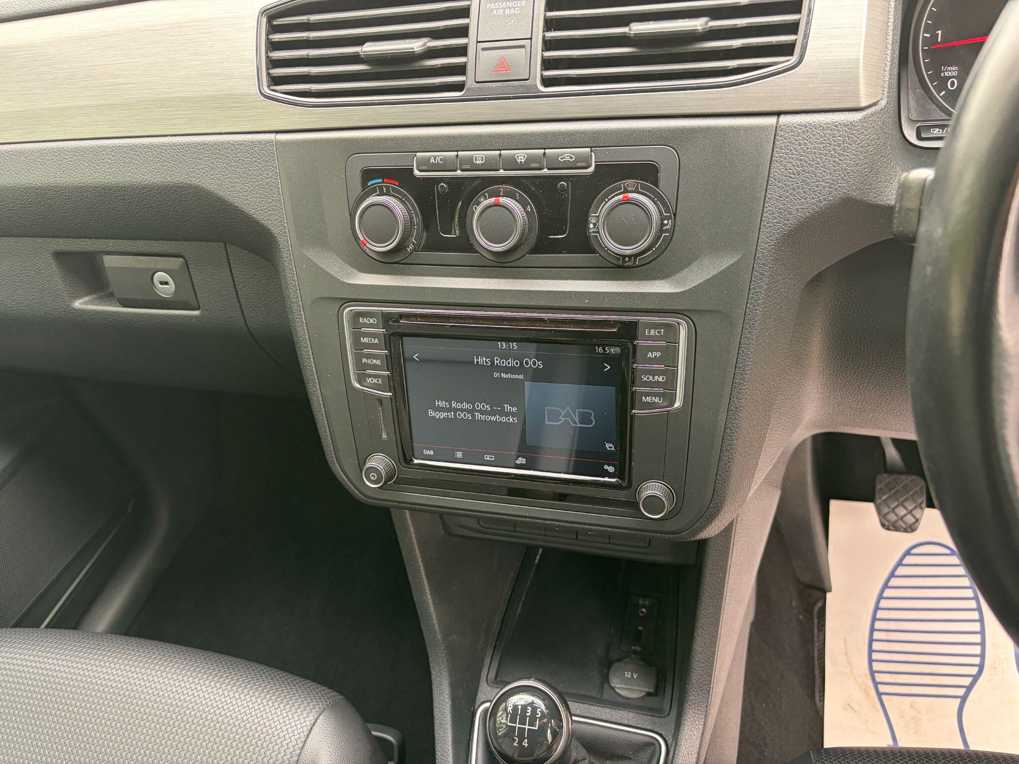Volkswagen Caddy Maxi Life view 12