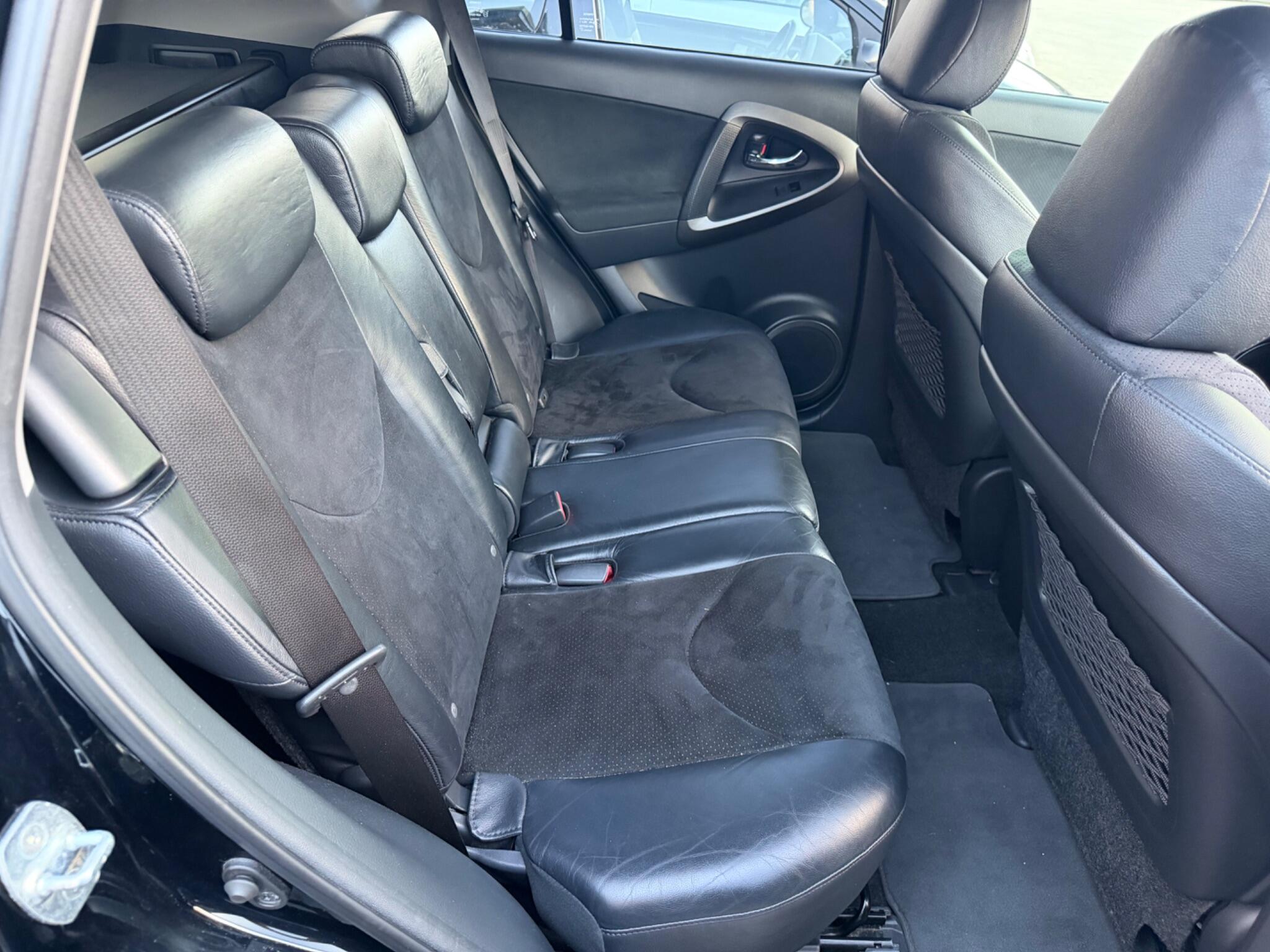 Toyota Rav4 view 6
