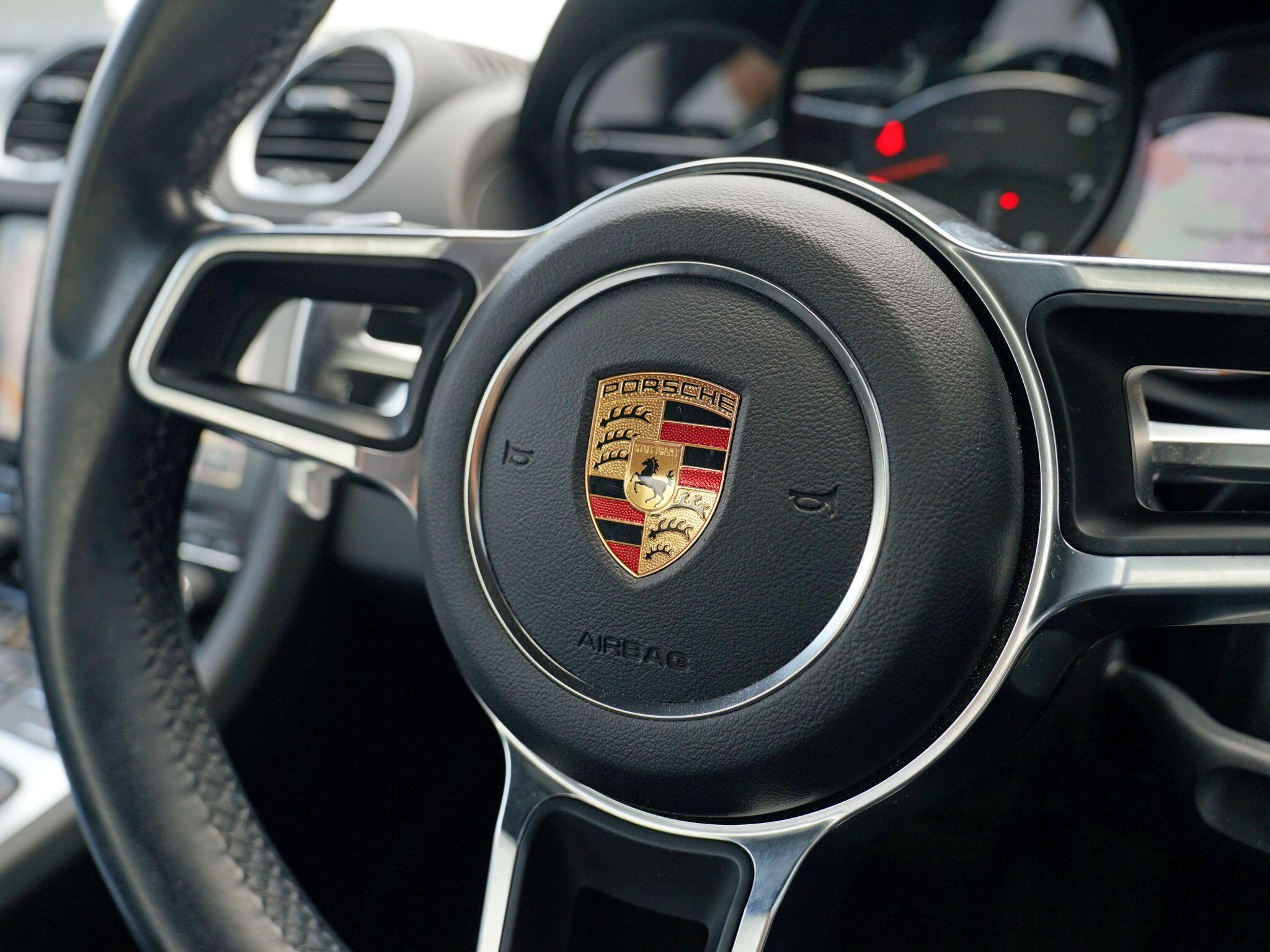 Porsche Cayman view 85