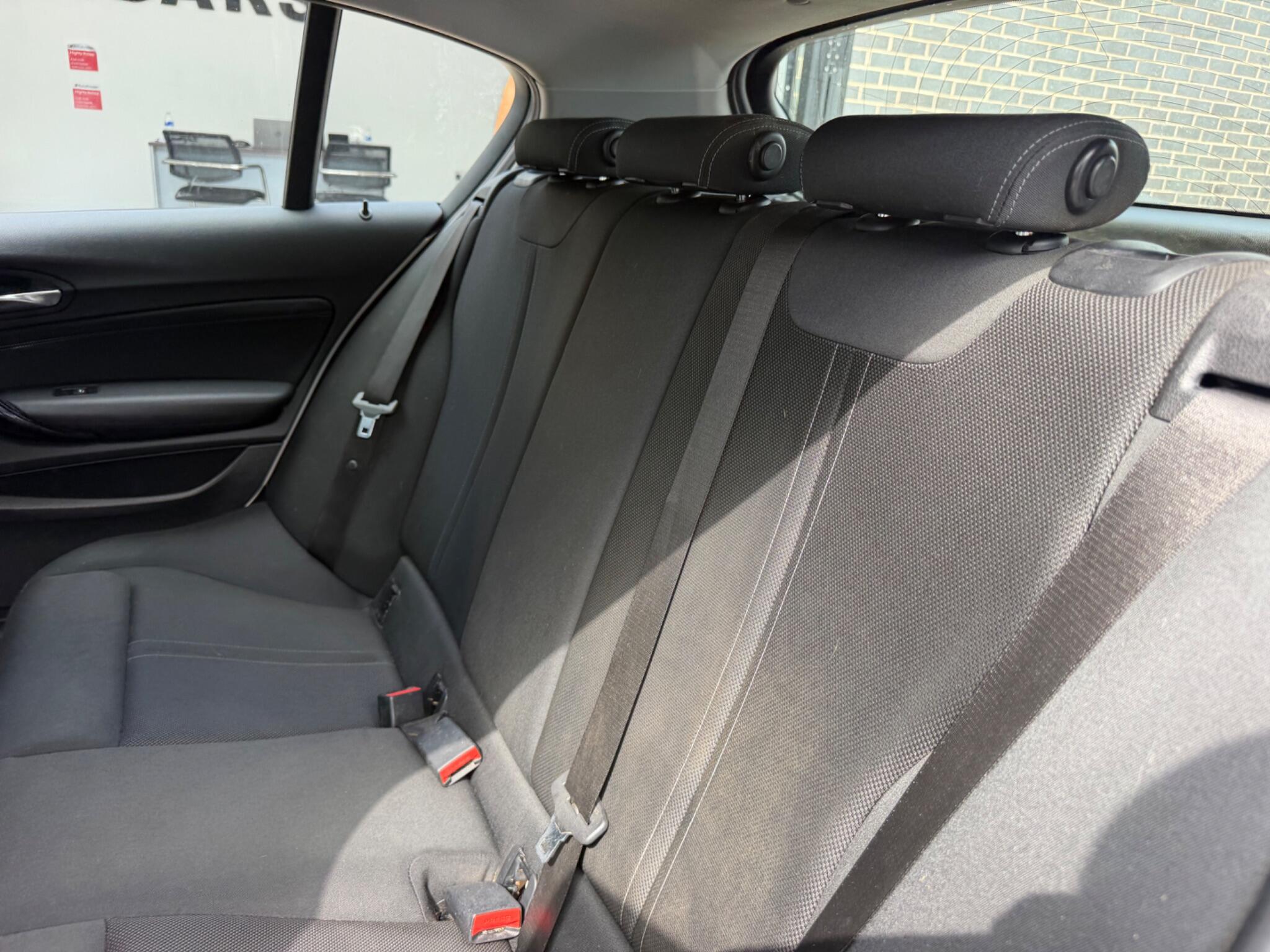 BMW 1 Series view 28