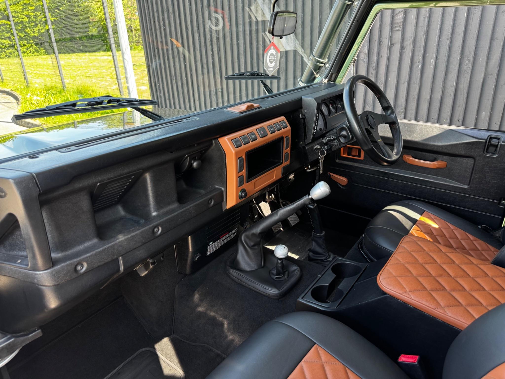 Land Rover Defender view 27