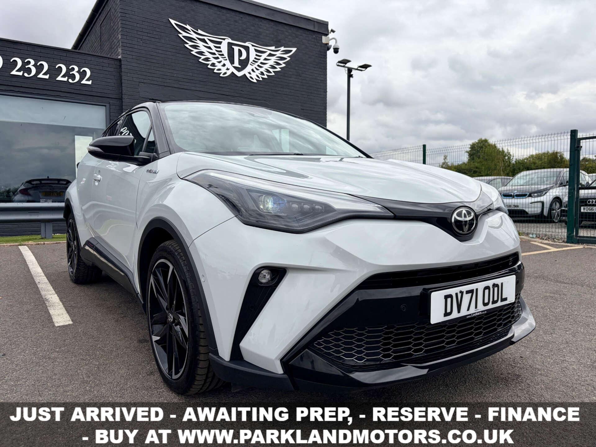 Toyota C-HR main image