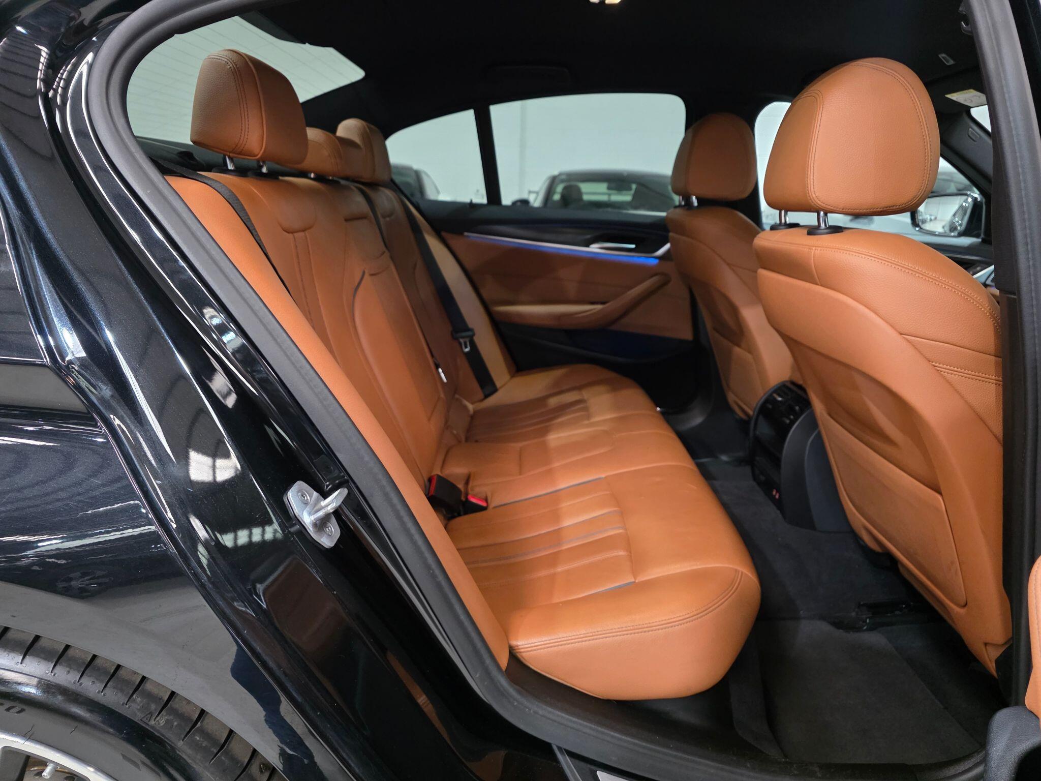 BMW 5 Series view 30